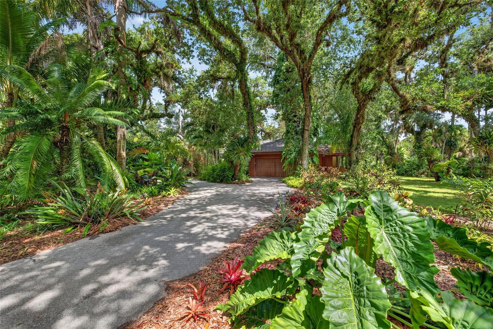 Foto de propiedad en  FORT MYERS con MLS# C7528714