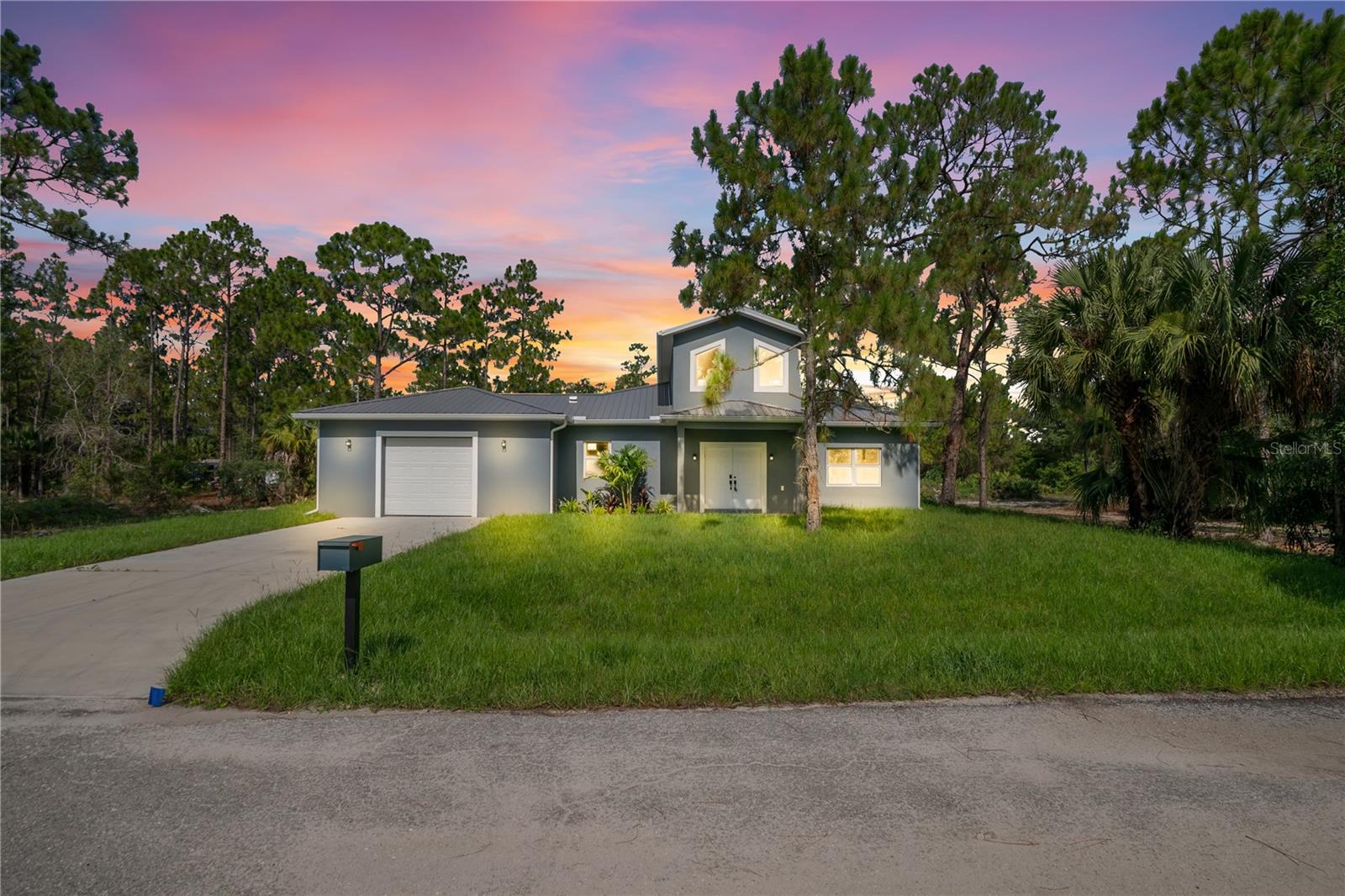 Foto de propiedad en 317 JOHNS AVE LEHIGH ACRES con MLS# C7528949
