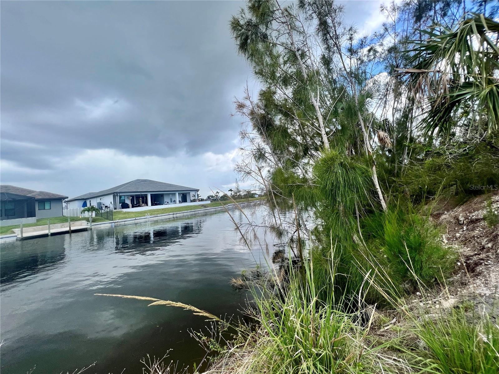 En Venta 2131 OLD BURNT STORE RD N, CAPE CORAL, FL 33993