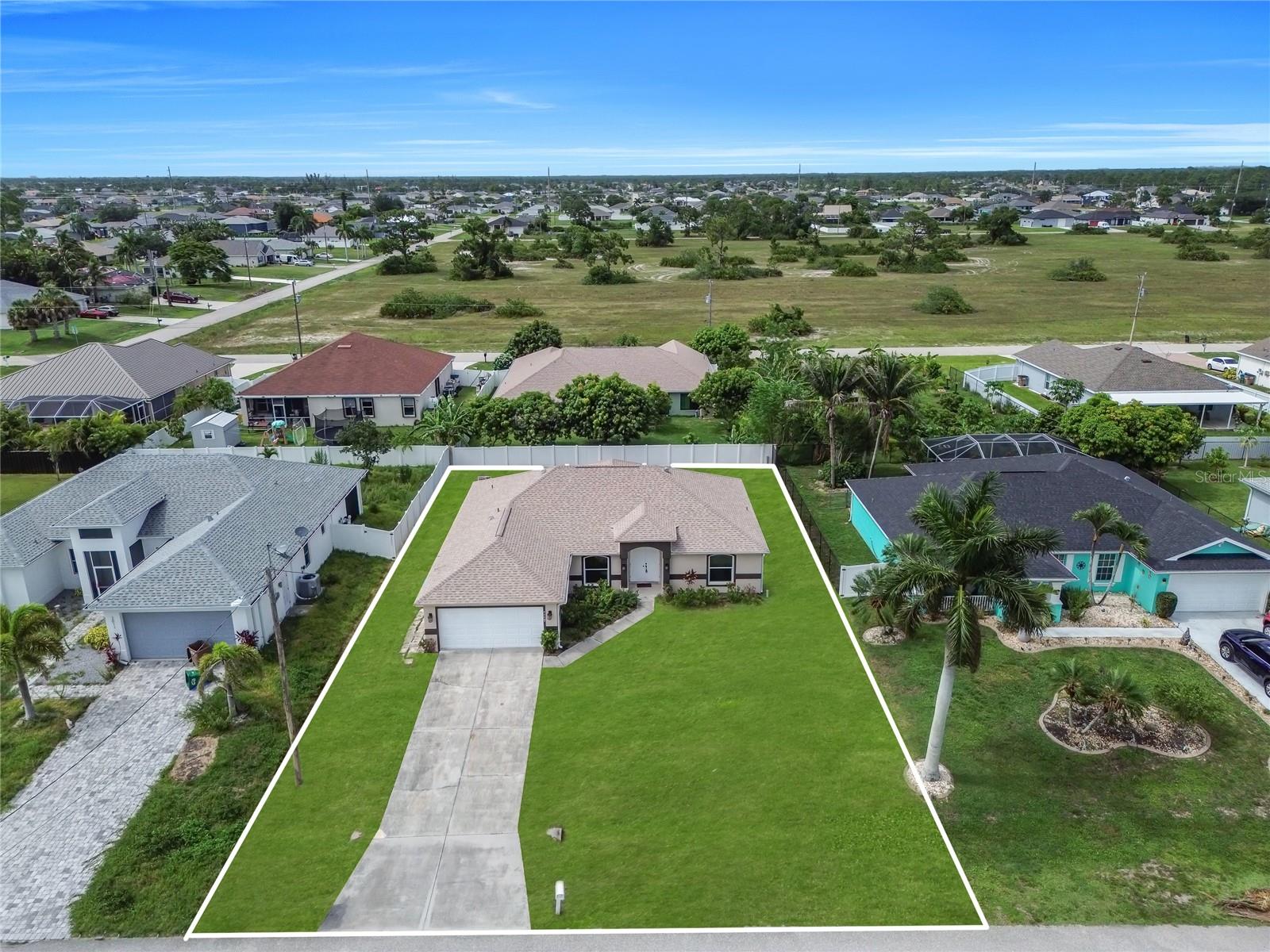 Foto de propiedad en 2007 NW 21ST ST CAPE CORAL con MLS# C7529252