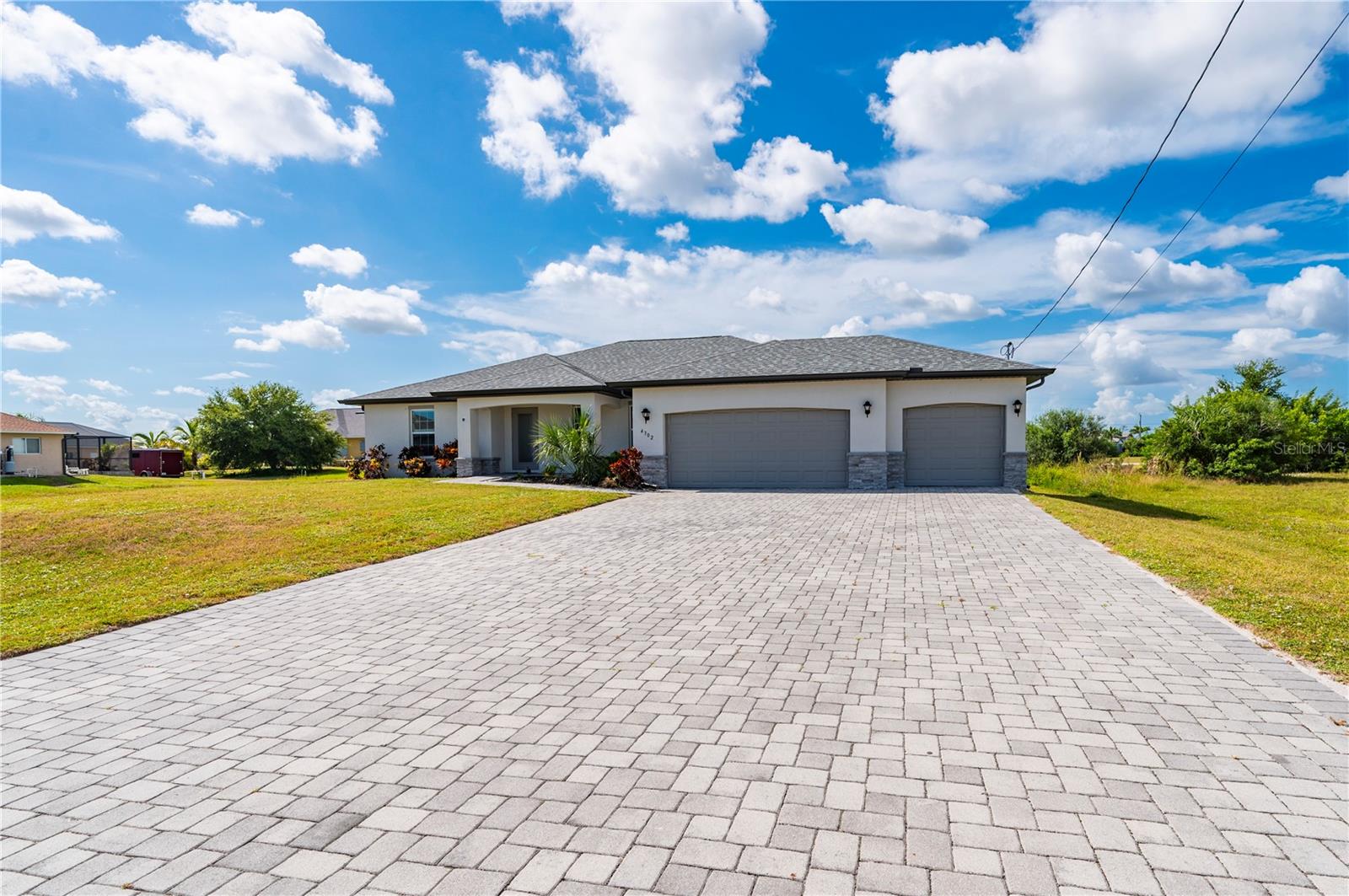 Foto de propiedad en 4302 NW 32ND ST CAPE CORAL con MLS# C7529398
