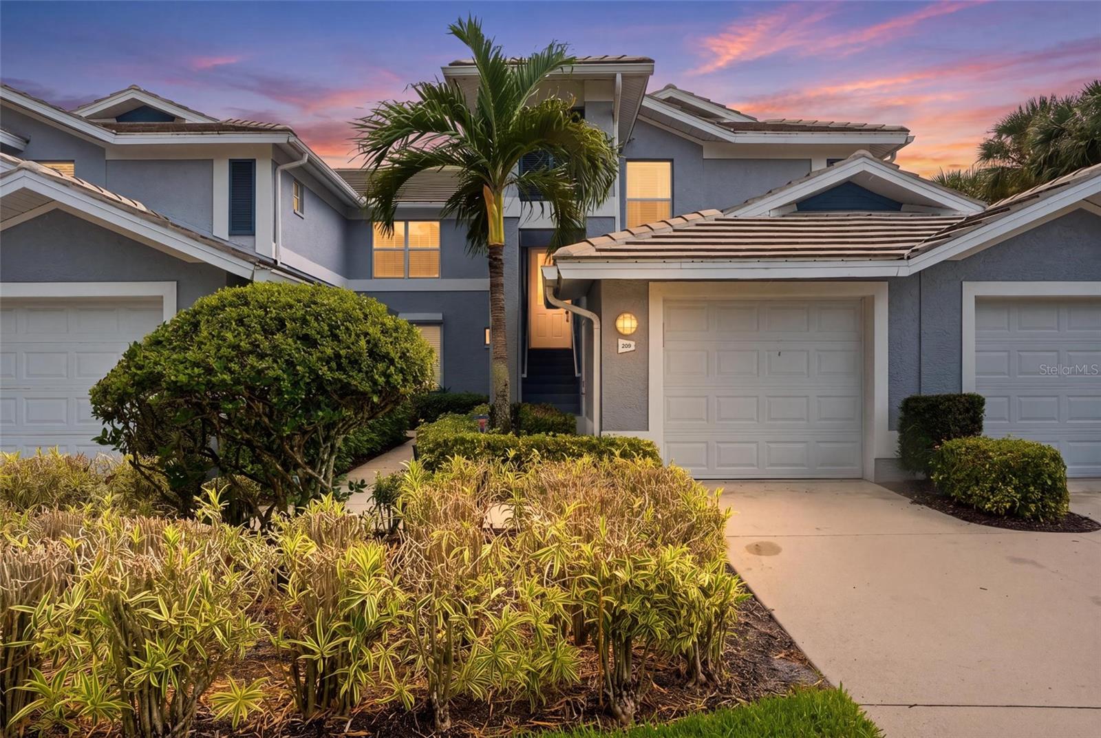 Foto de propiedad en 710 TARPON COVE DR #203 NAPLES con MLS# C7529412
