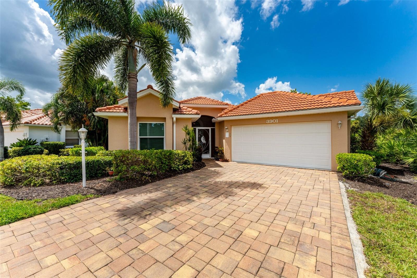 En Venta 3901 CAPE COLE BLVD, PUNTA GORDA, FL 33955