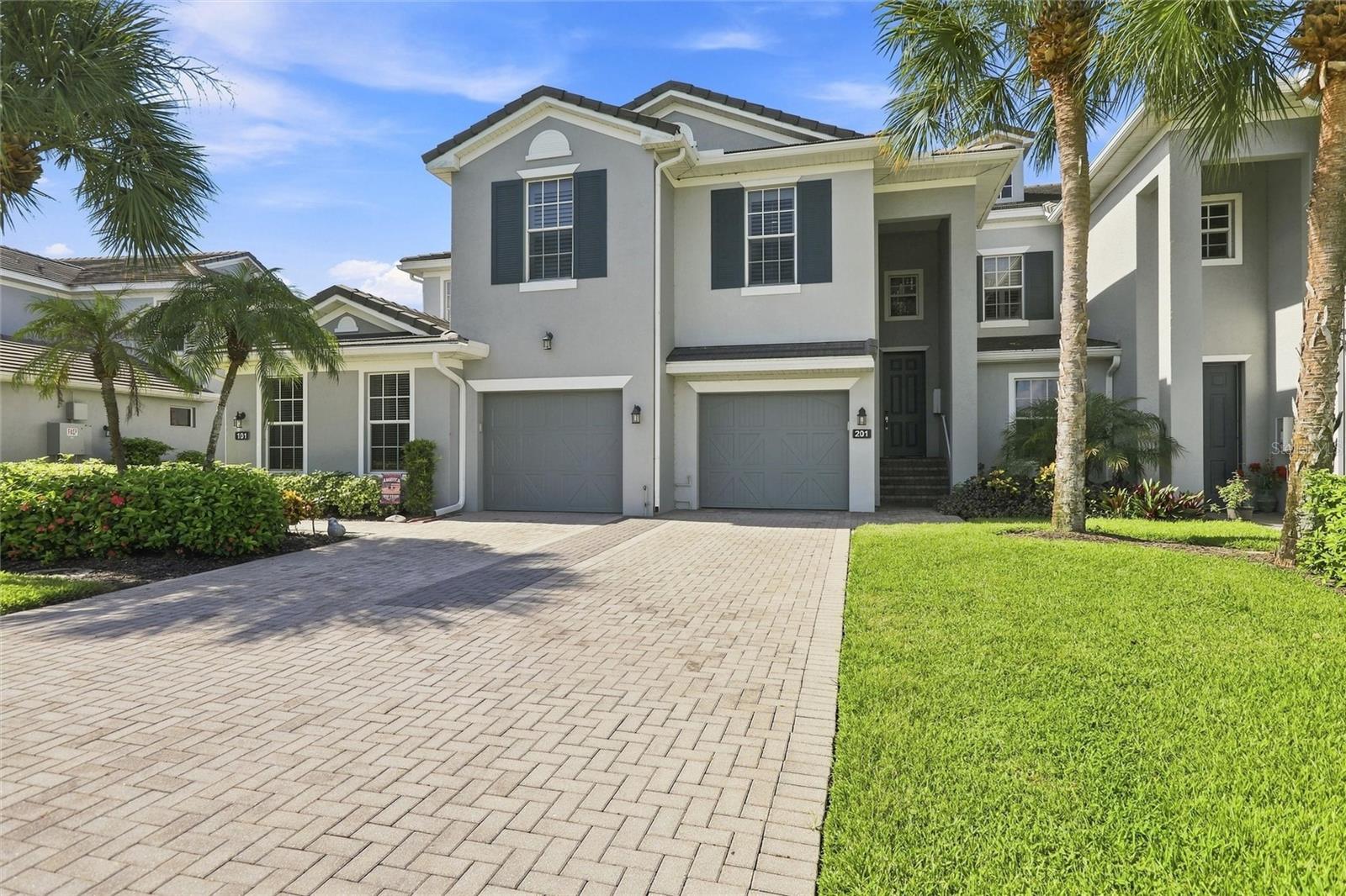 Foto de propiedad en 16560 GOLDENROD LN #201 ALVA con MLS# C7529652