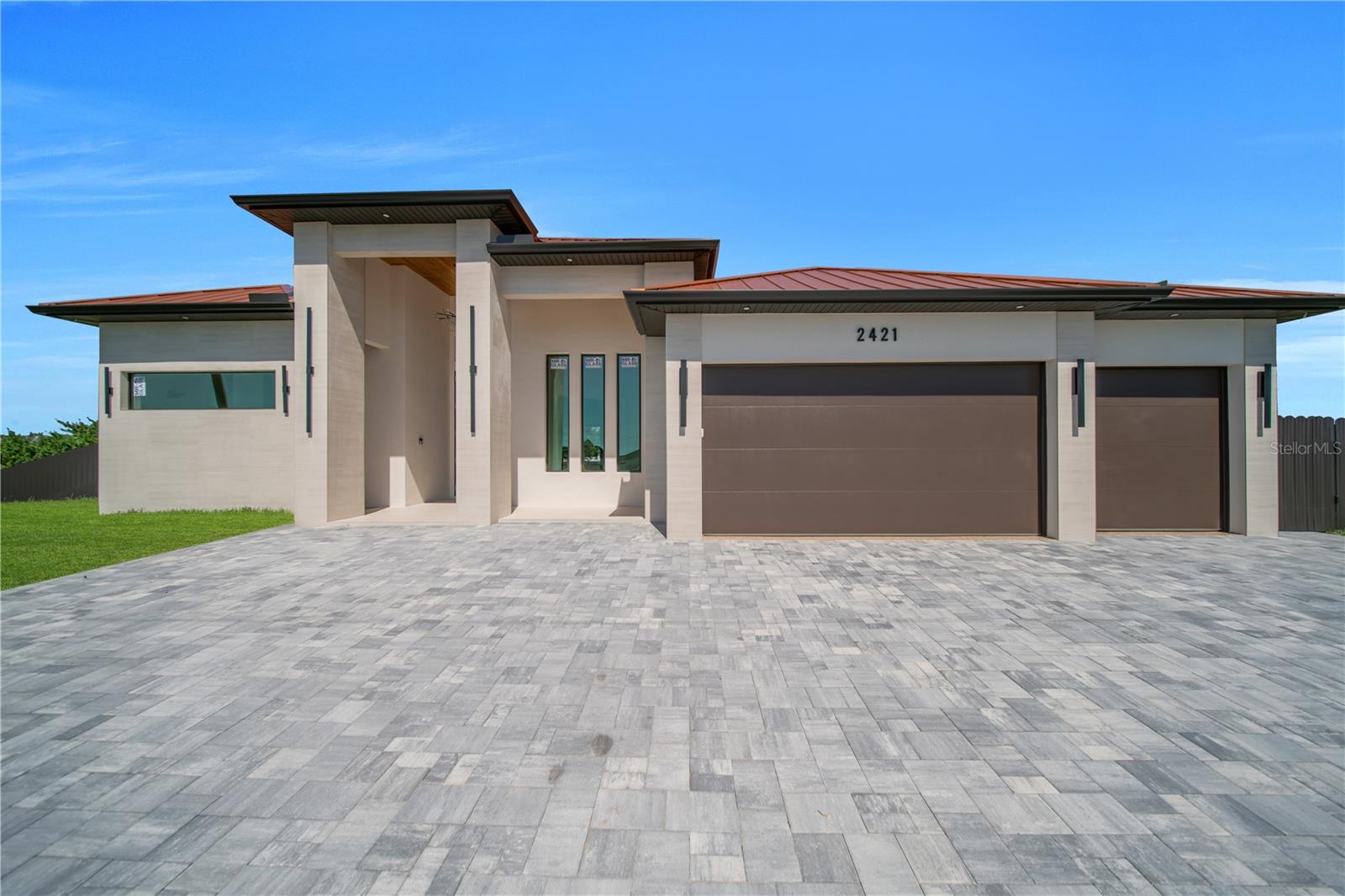 En Venta 2421 N SANTA BARBARA BLVD N, CAPE CORAL, FL 33993