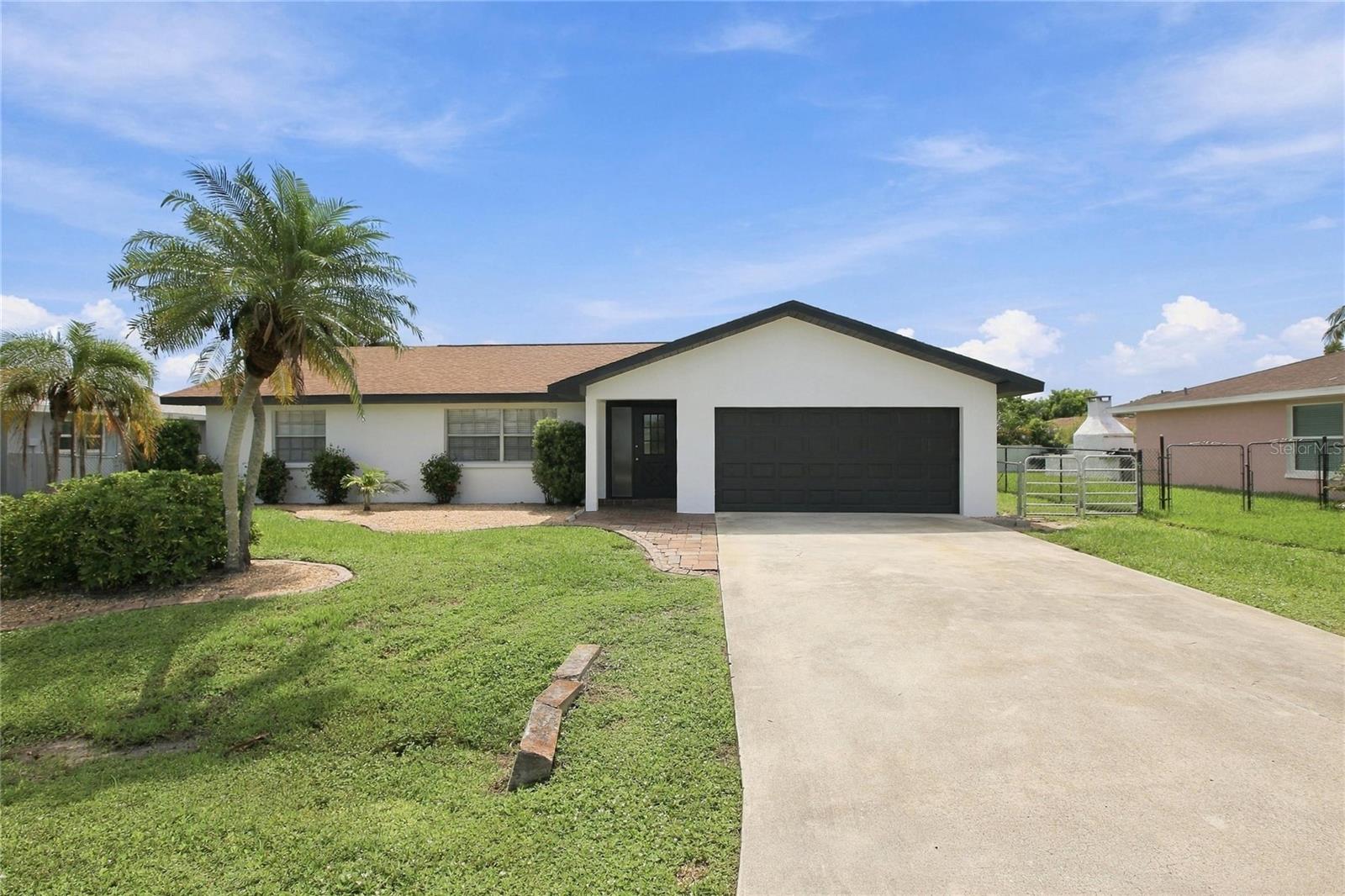 Foto de propiedad en 7402 SEA ISLAND RD FORT MYERS con MLS# C7530458