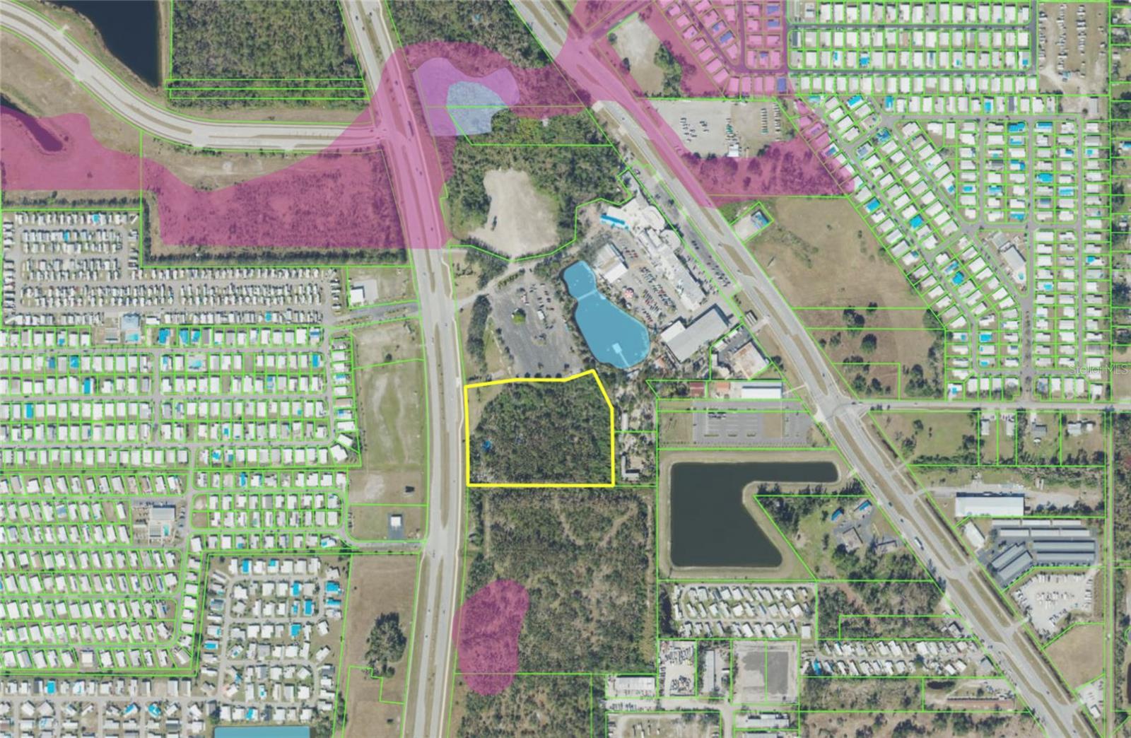 Foto de propiedad en 16450 N CLEVELAND AVE NORTH FORT MYERS con MLS# C7530678