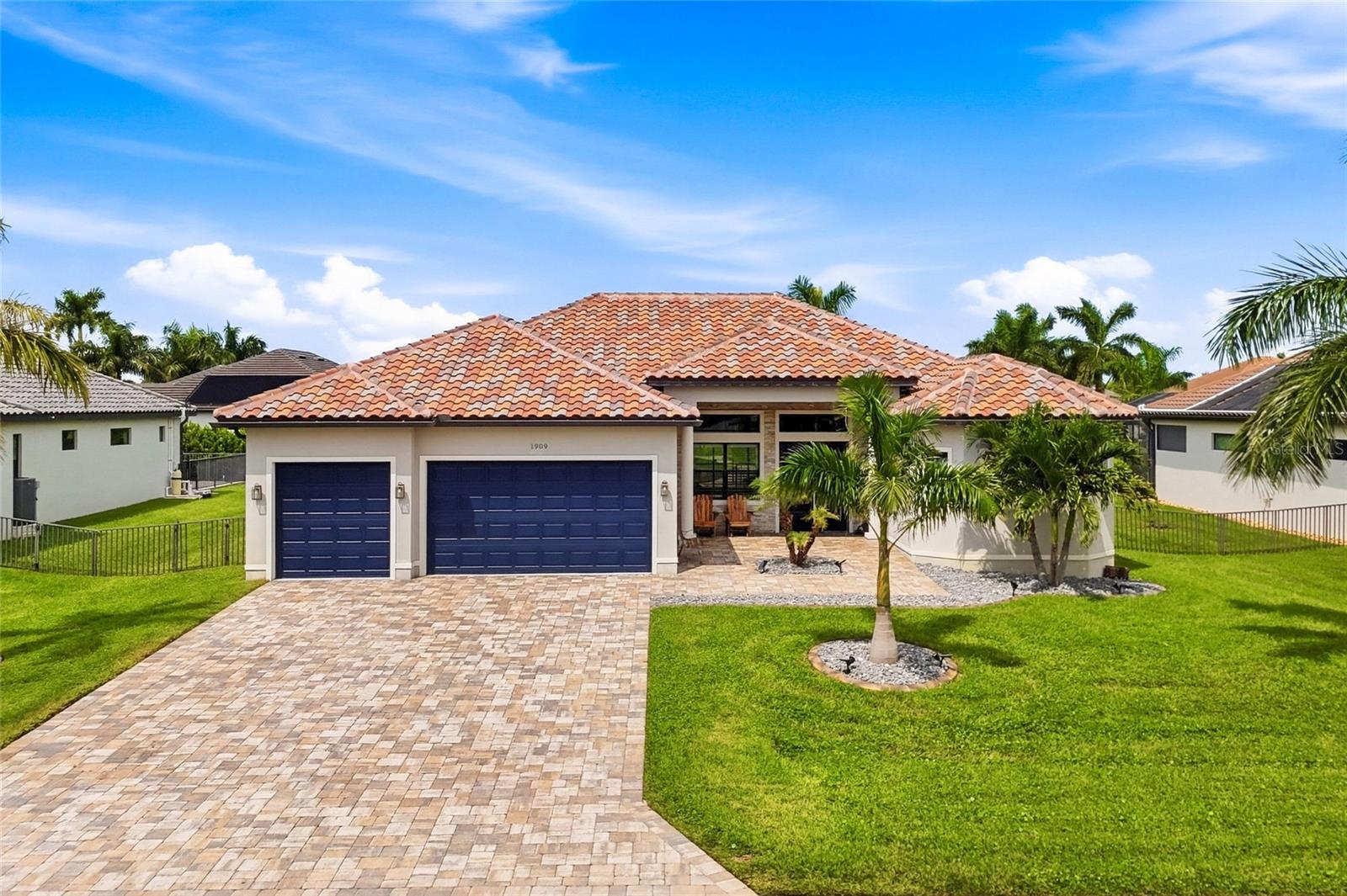 En Venta 1909 SW 45TH ST, CAPE CORAL, FL 33914