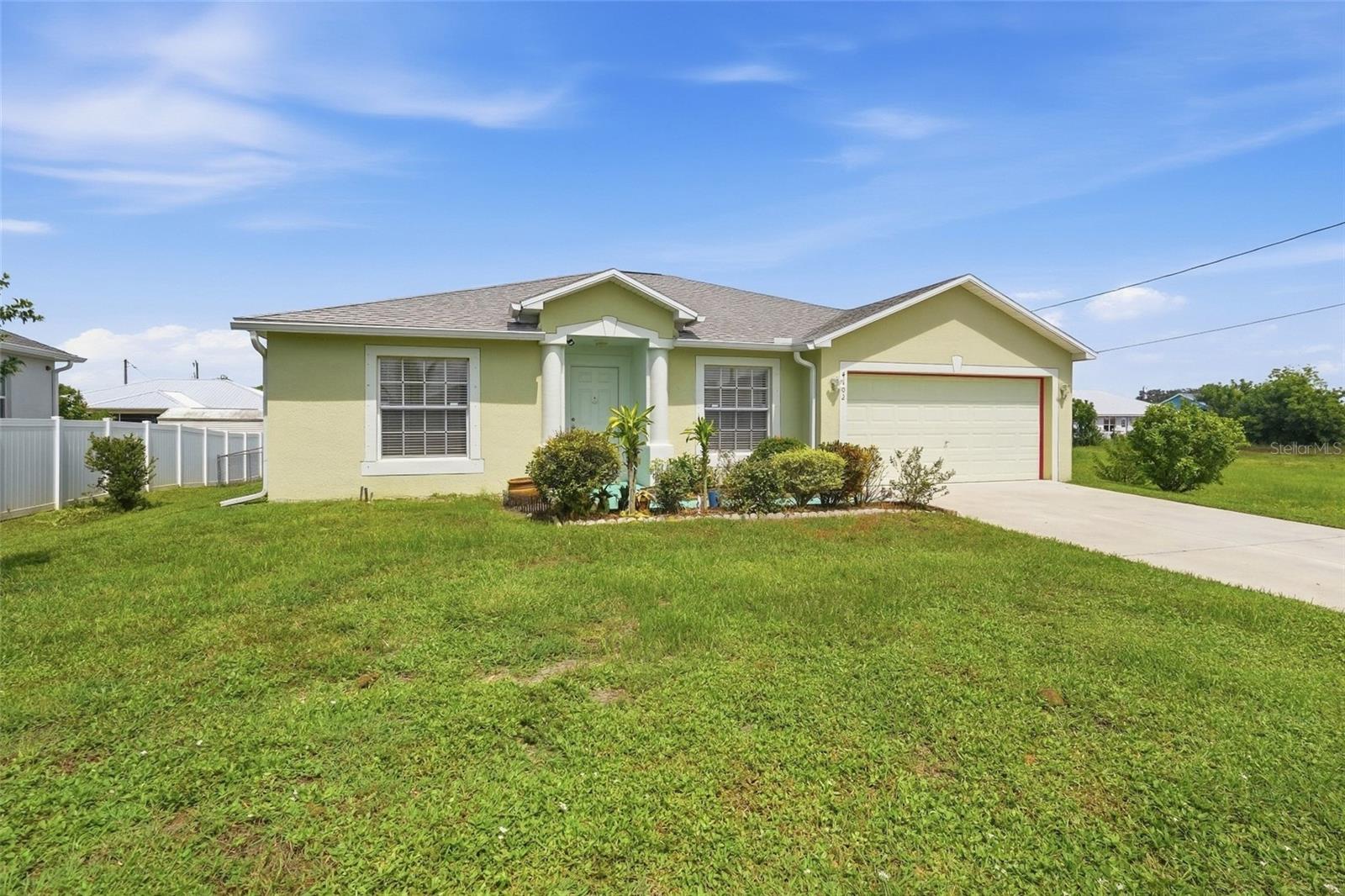 En Venta 4102 10TH ST W, LEHIGH ACRES, FL 33971