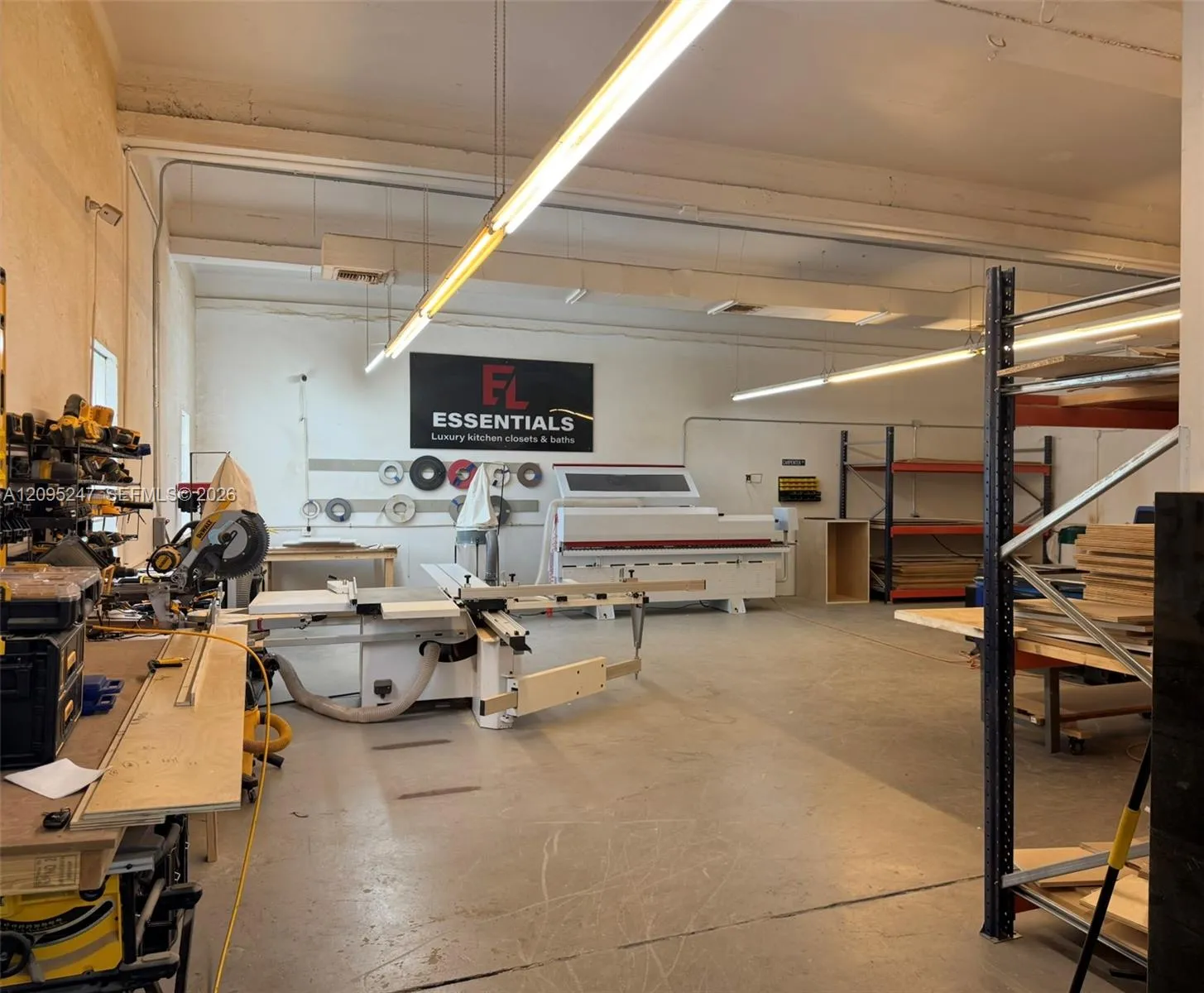En Venta Cabinet Manufacturing Company, Hallandale Beach, FL 33009, Hallandale Beach, FL 33009