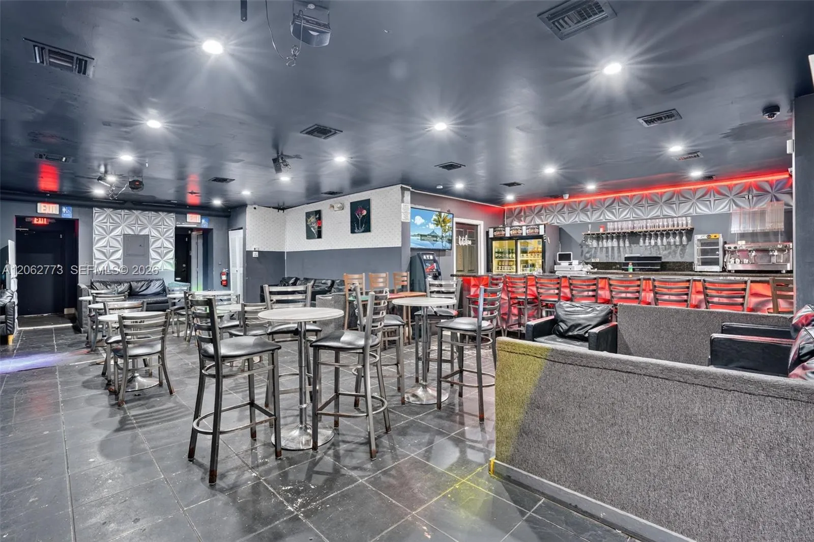 En Venta Cafeteria & Sports Cafeteria & Sports Bar For Sale In Hialeah, Hialeah, FL 33010, Hialeah, FL 33010