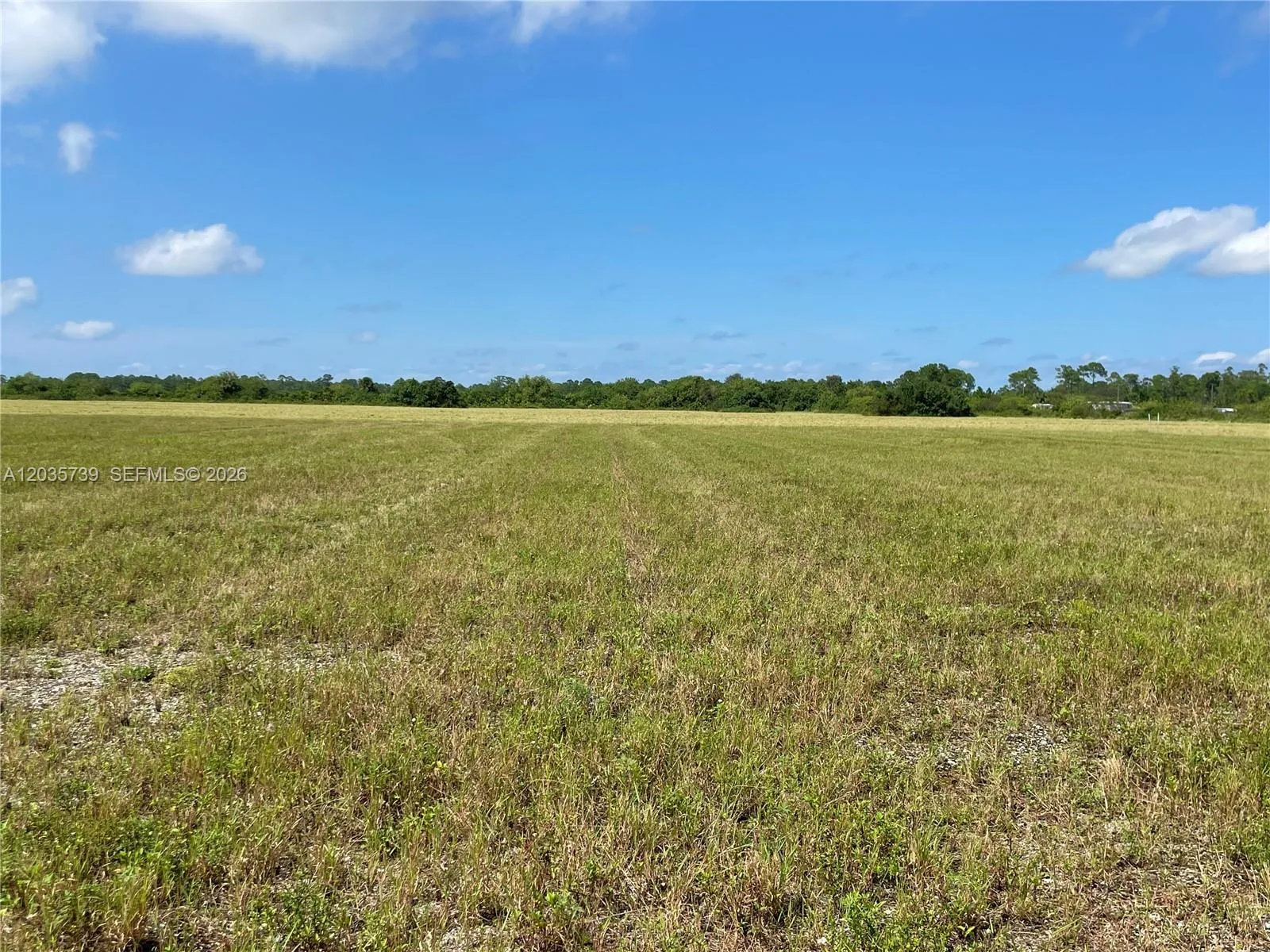 Foto de propiedad en Christopher Lane, Clewiston, FL 33440 Clewiston con MLS# 