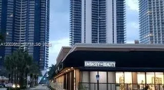 Foto de propiedad en Collins, Sunny Isles Beach, FL 33180 Sunny Isles Beach con MLS# 