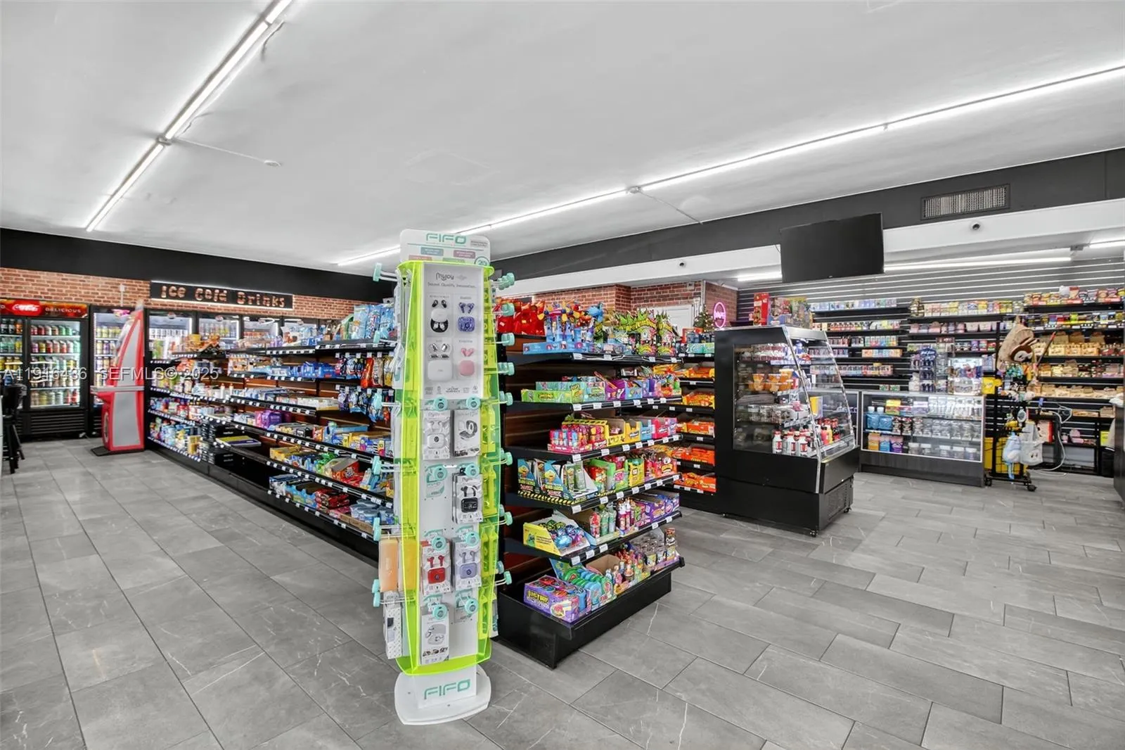 Foto de propiedad en Convenience S/Smoke Shop Convenience S/smoke Shop Store & Smoke Shop For Sa, Miami, FL 33126 Miami con MLS# 