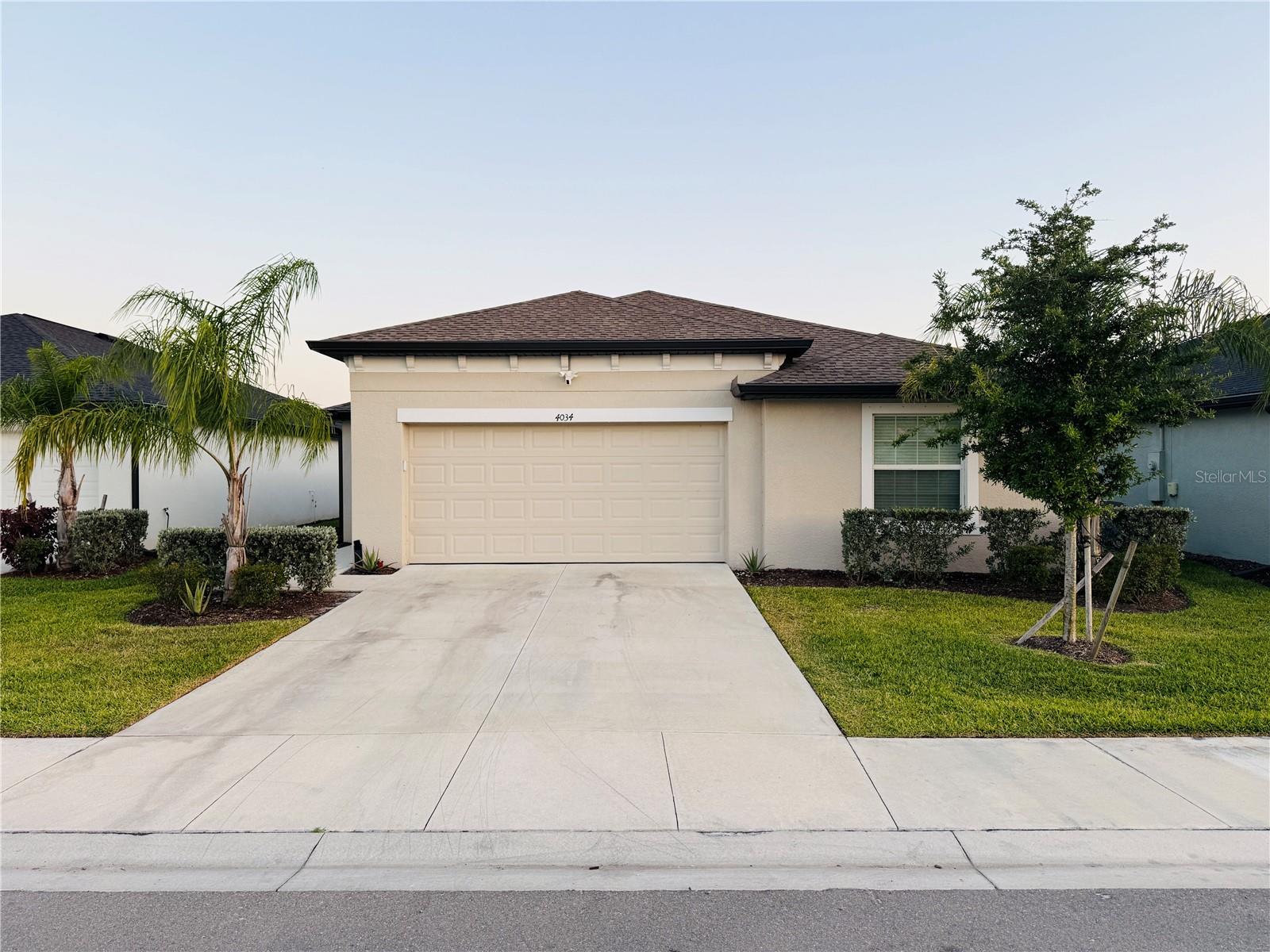 Foto de propiedad en 4034 SAN CLEMENTE CT NORTH FORT MYERS con MLS# D6145805