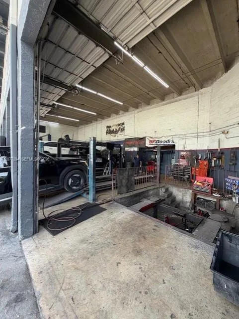 En Venta Established Tire/mechanic Shop, Miami, FL 33142, Miami, FL 33142
