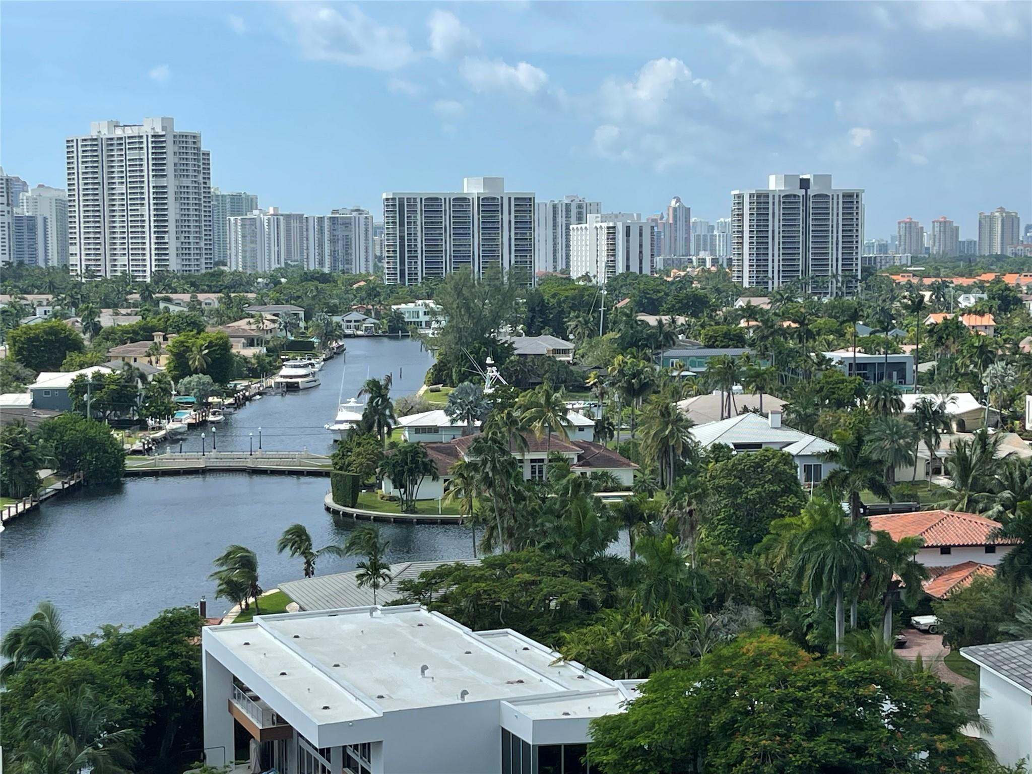 Foto de propiedad en 401 Golden Isles Drive 1104, Hallandale Beach, FL 33009 Hallandale Beach con MLS# 