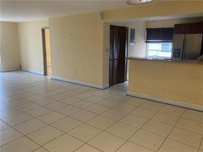 Foto de propiedad en 7705 Abbott Avenue 402, Miami Beach, FL 33141 Miami Beach con MLS# 