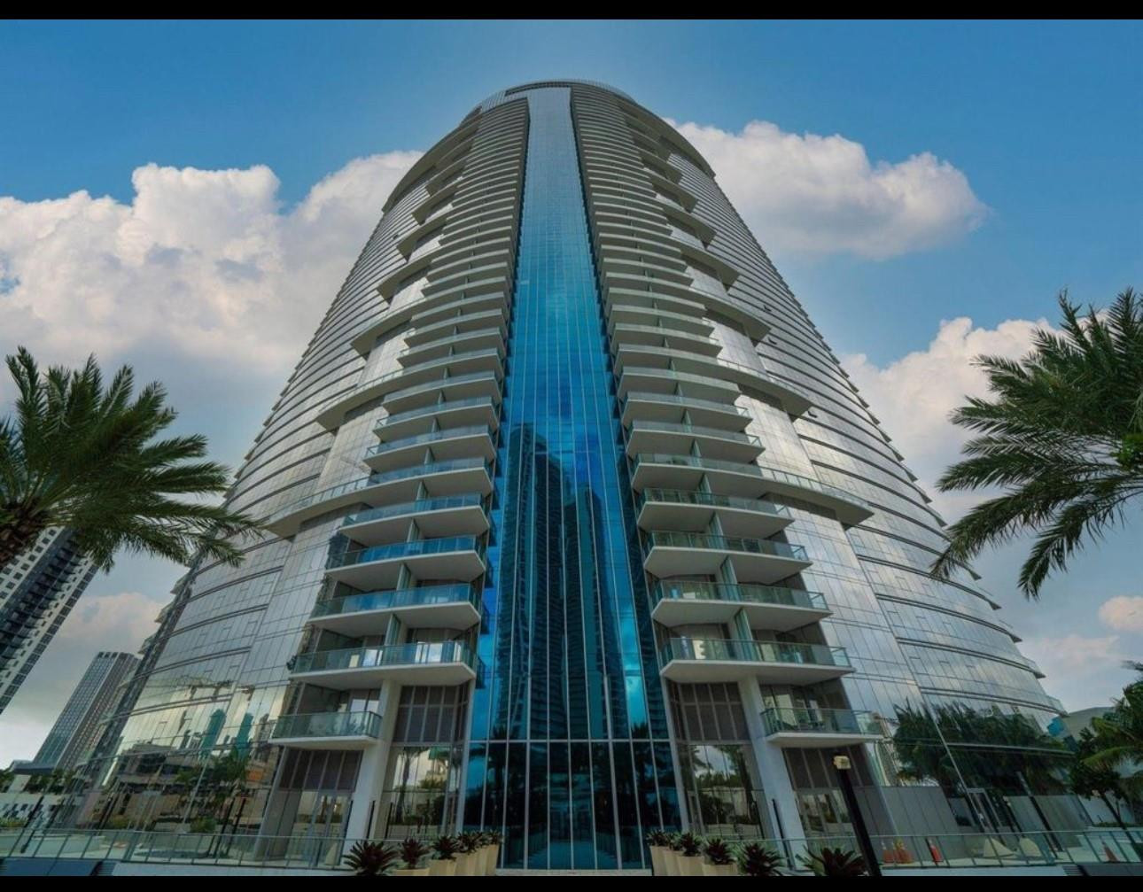 Foto de propiedad en 851 NE 1st Avenue 2606, Miami, FL 33132 Miami con MLS# 