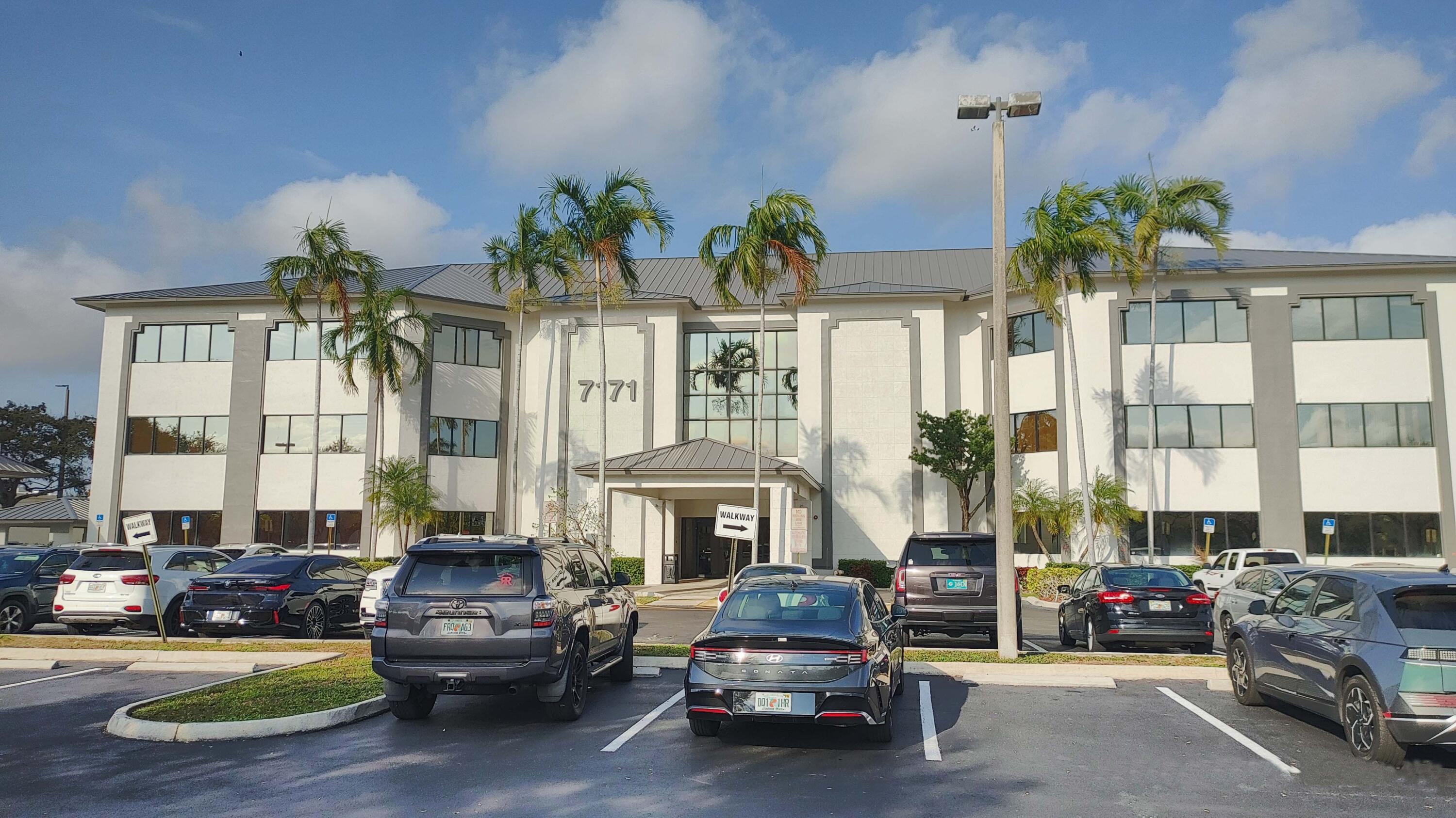 En Venta 7171 N University Drive 100, Tamarac, FL 33321, Tamarac, FL 33321