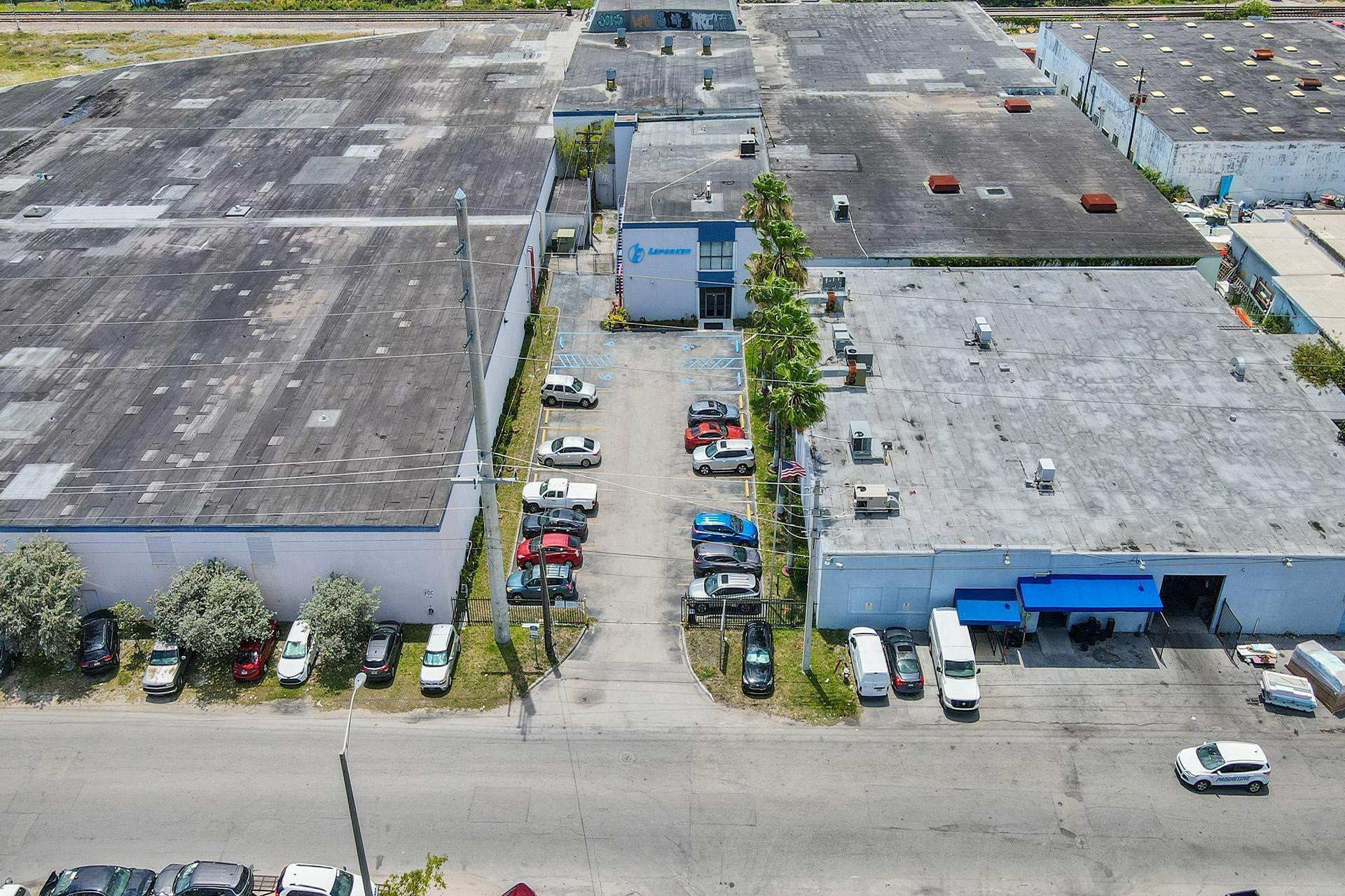 Foto de propiedad en 3775 NW 77th Street, Miami, FL 33147 Miami con MLS# 