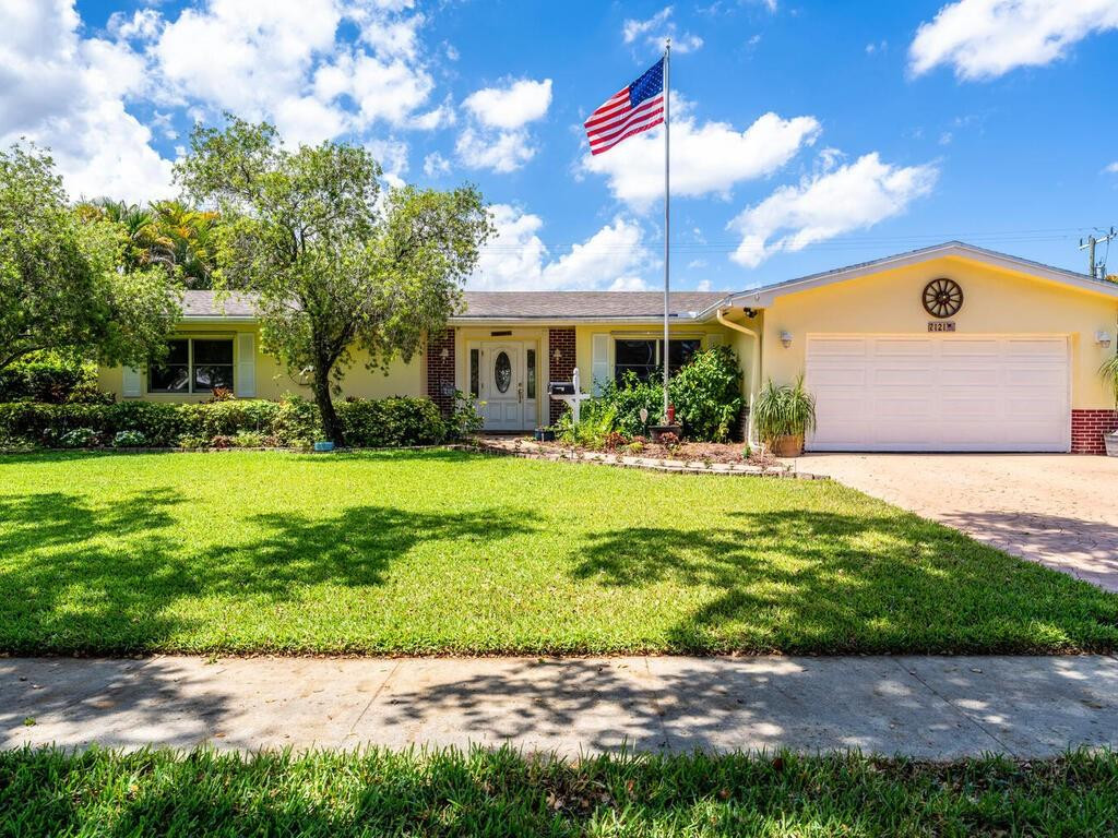 Foto de propiedad en 7121 NW 11th Court, Plantation, FL 33313 Plantation con MLS# 