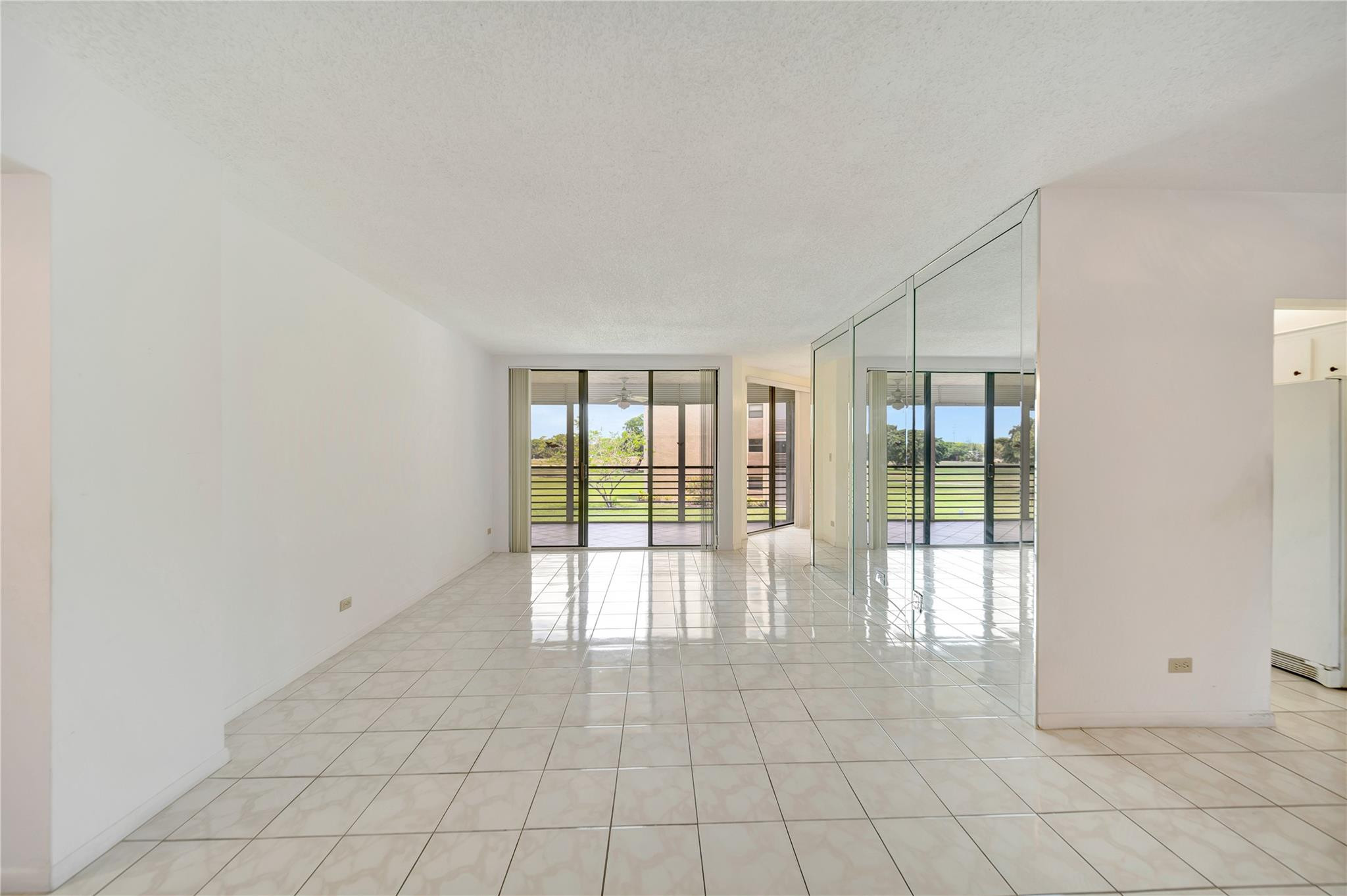 Foto de propiedad en 7200 Radice Court 208, Lauderhill, FL 33319 Lauderhill con MLS# 