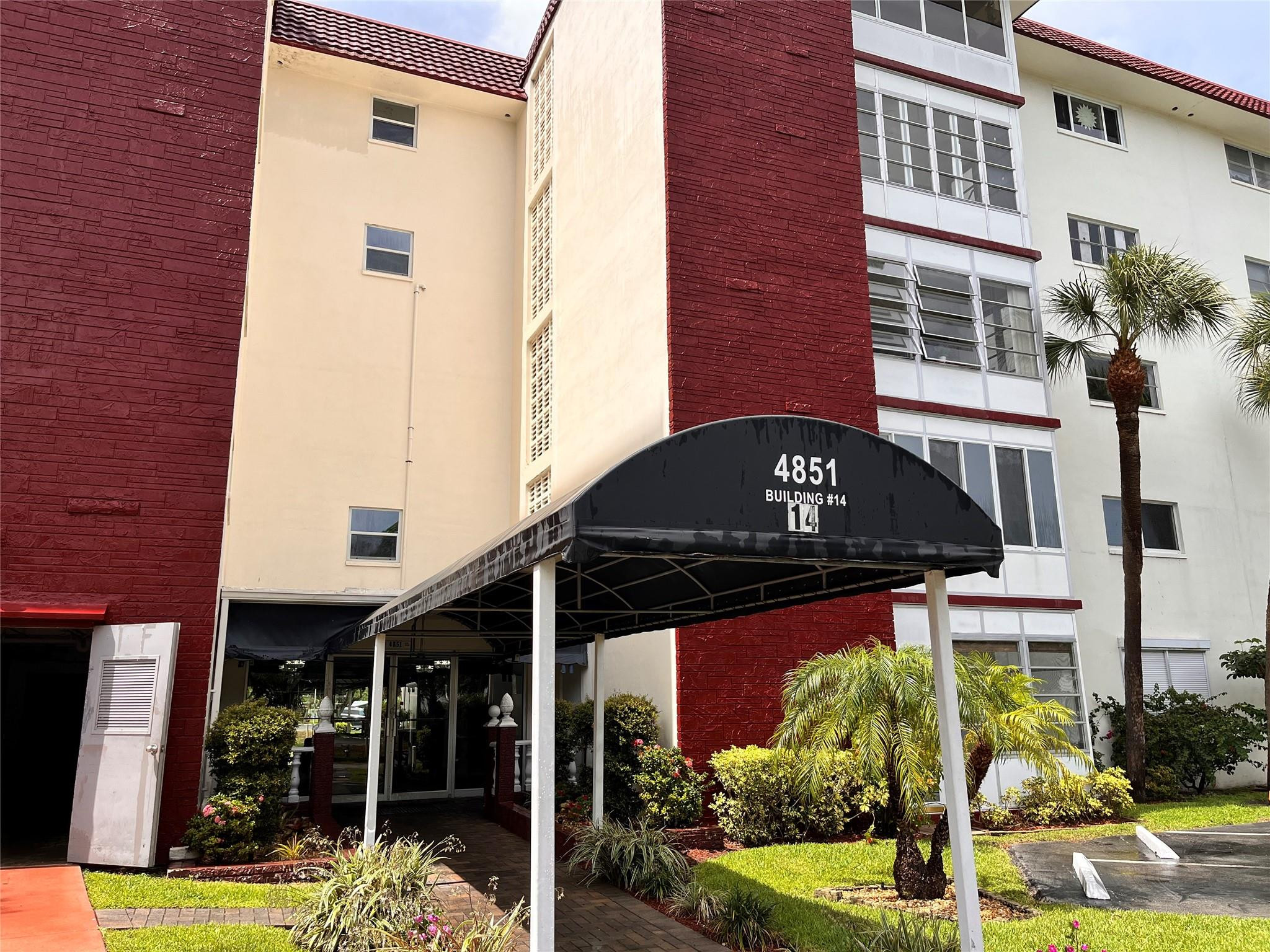 En Venta 4851 NW 21st Street 105, Lauderhill, FL 33313, Lauderhill, FL 33313