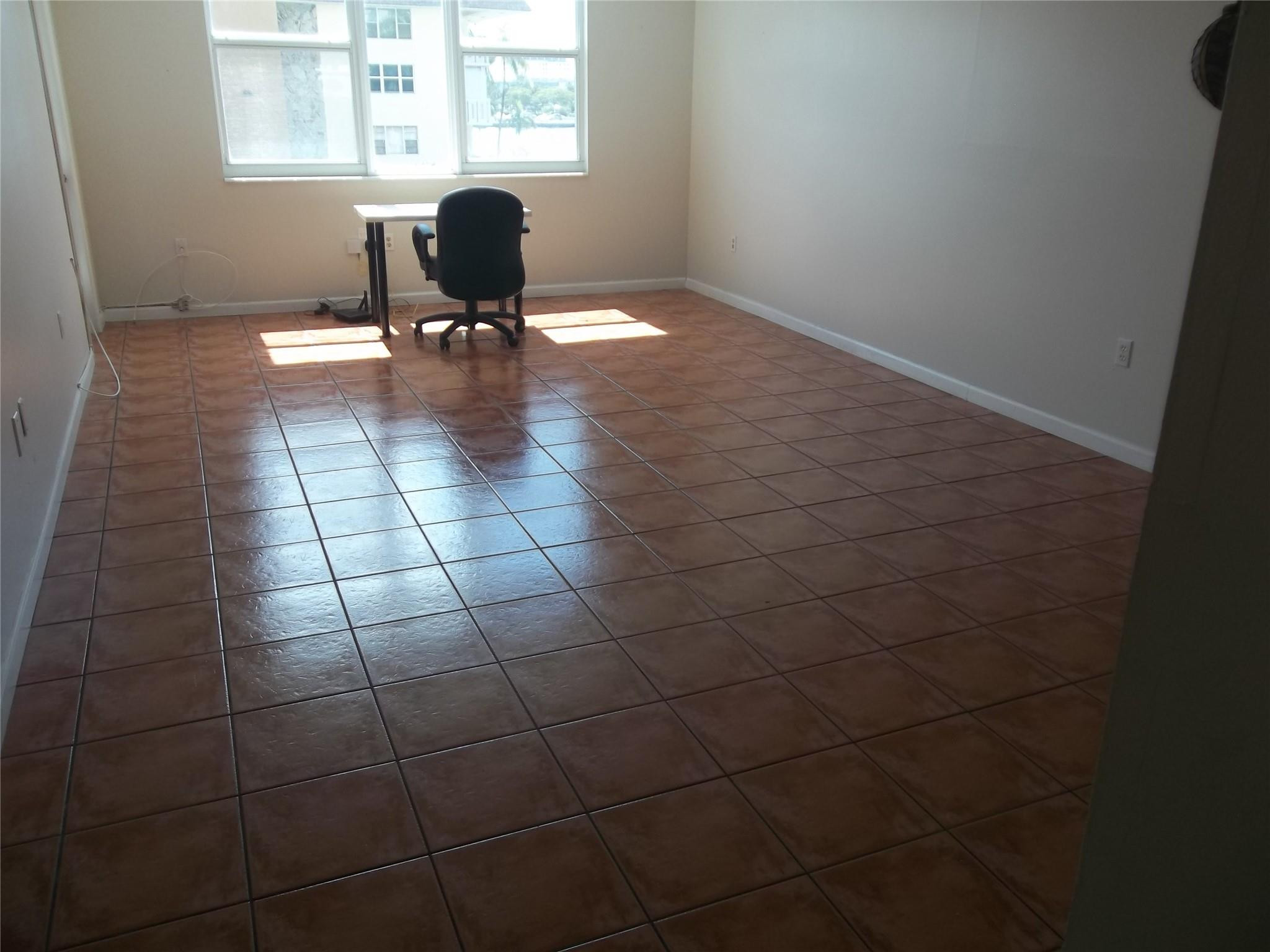 Foto de propiedad en 1893 S Ocean Drive 302, Hallandale Beach, FL 33009 Hallandale Beach con MLS# 