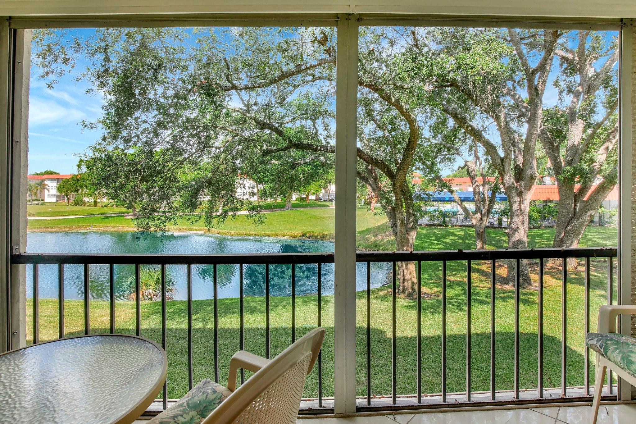 Foto de propiedad en 8930 S Hollybrook Boulevard 201, Pembroke Pines, FL 33025 Pembroke Pines con MLS# 