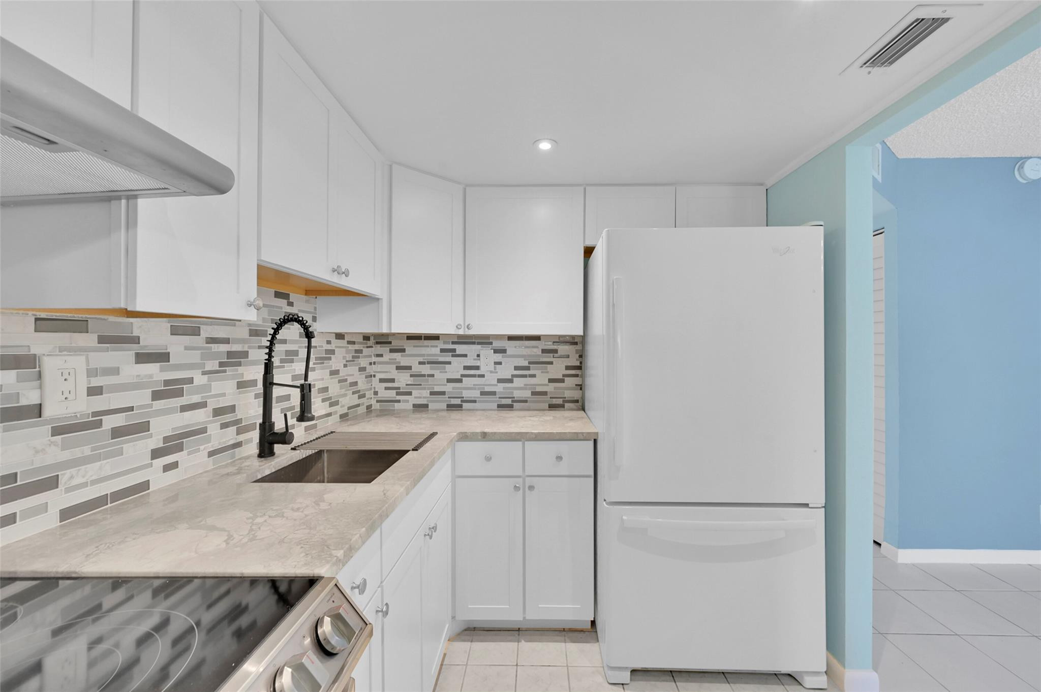 Vendido 9121 Sunrise Lakes Boulevard 113, Sunrise, FL 33322, Sunrise, FL 33322