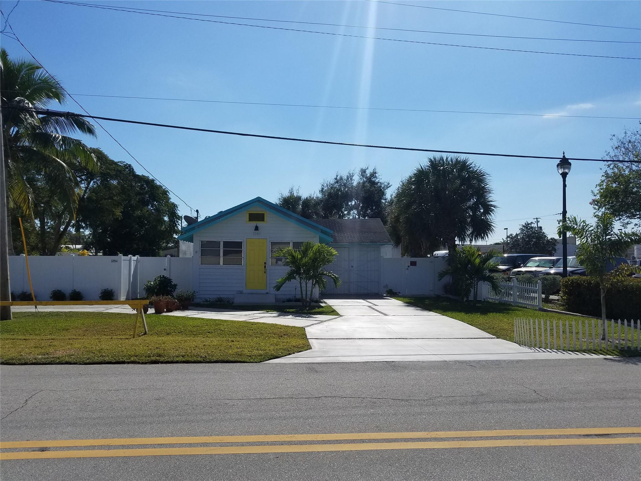 Foto de propiedad en 1240 NE 34th Court, Oakland Park, FL 33334 Oakland Park con MLS# 