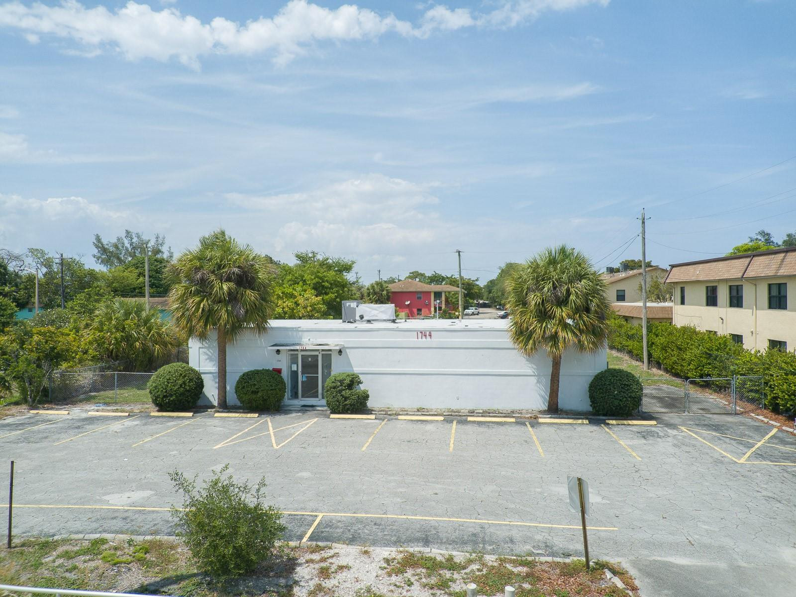 Foto de propiedad en 1744 Lake Worth Road, Lake Worth Beach, FL 33460 Lake Worth Beach con MLS# 