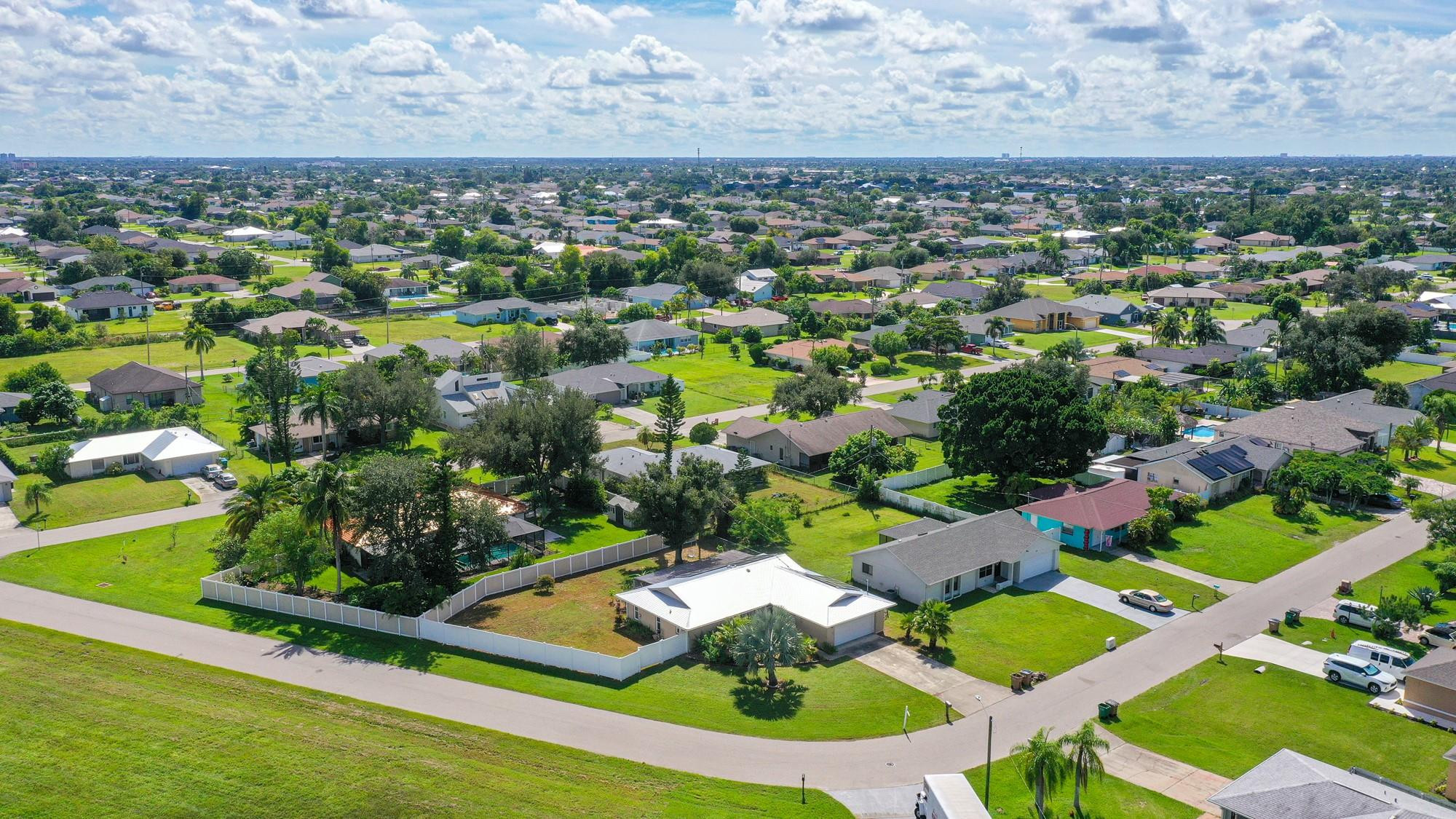 En Venta 137 SE Santa Barbara Place, Cape Coral, FL 33990, Cape Coral, FL 33990