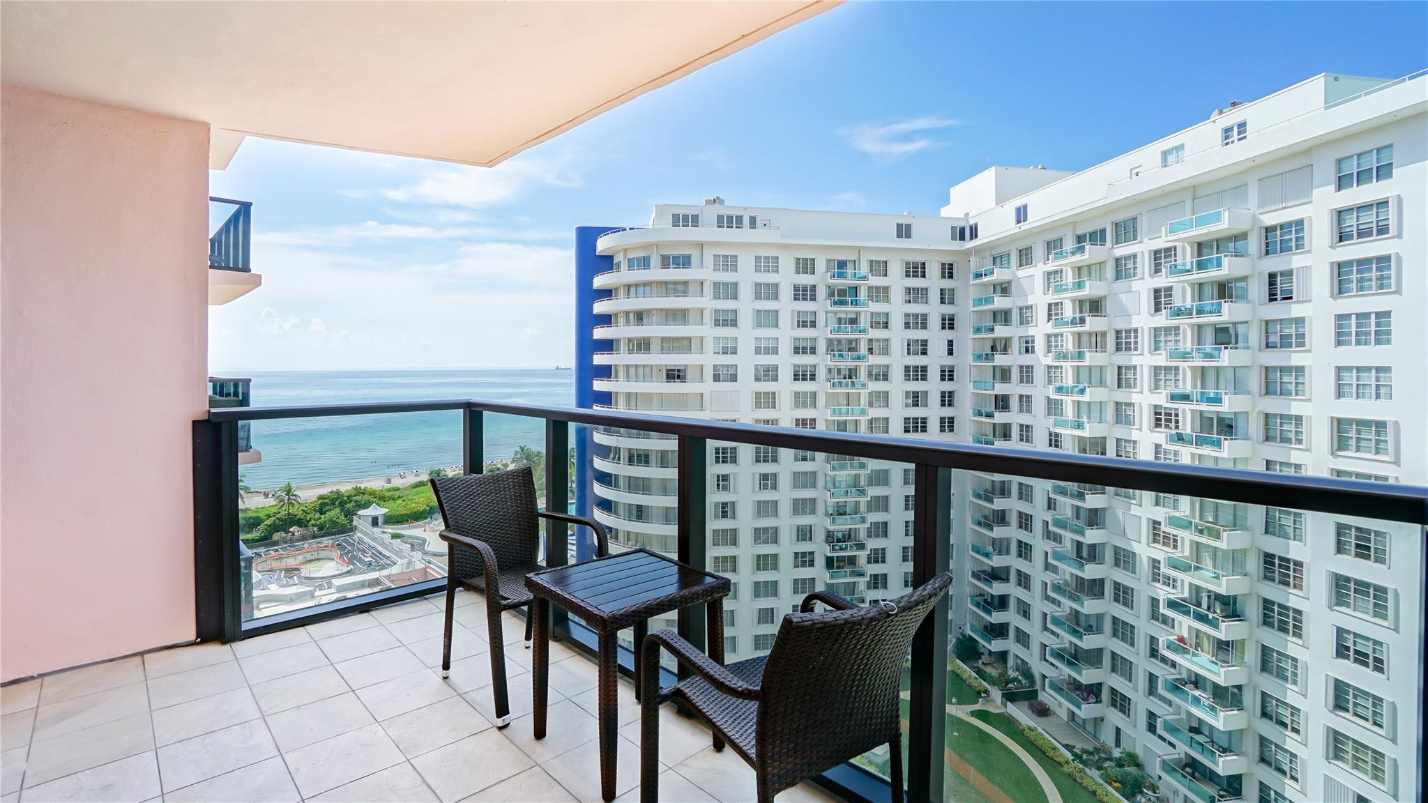 Foto de propiedad en 5225 Collins Avenue 1417, Miami Beach, FL 33140 Miami Beach con MLS# 
