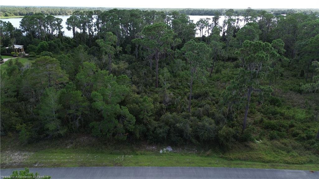 Foto de propiedad en 3029 Hawks Landing Circle, Sebring, FL 33875 Sebring con MLS# 