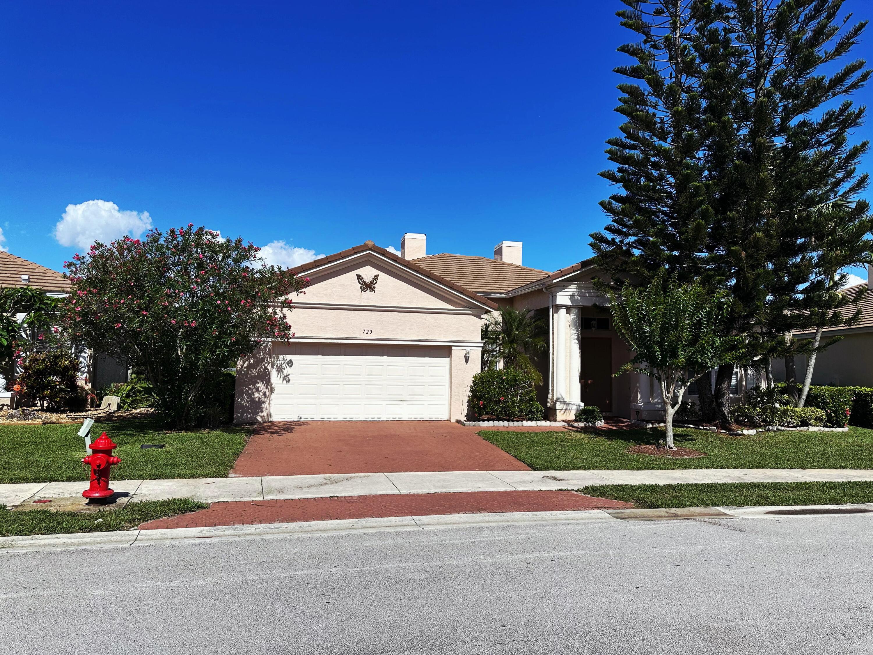 Foto de propiedad en 723 SW Myakka River Trace, Port St. Lucie, FL 34986 Port St. Lucie con MLS# 