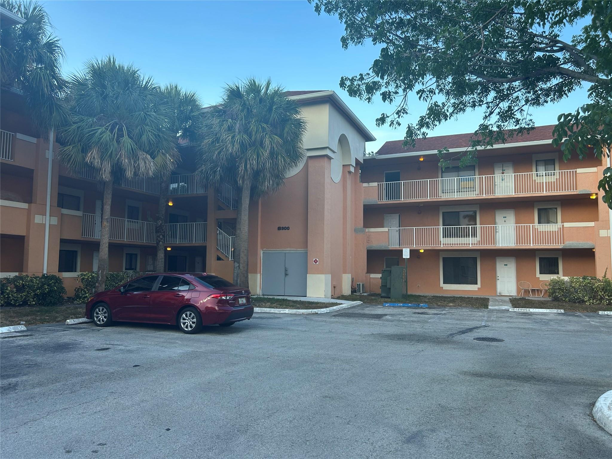 Foto de propiedad en 6900 SW 39th Street 308J, Davie, FL 33314 Davie con MLS# 
