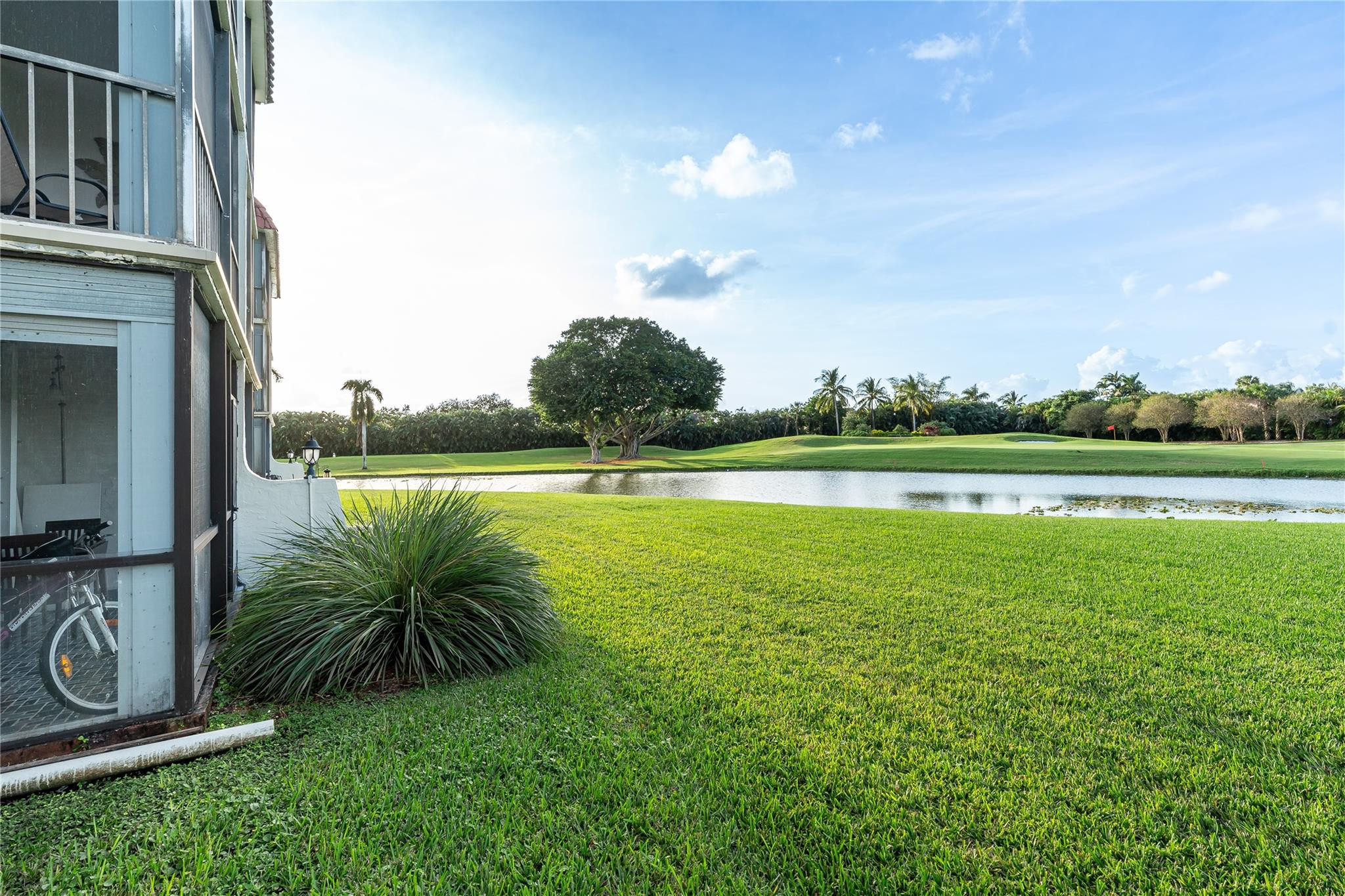 Foto de propiedad en 9611 N Hollybrook Lake Drive 107, Pembroke Pines, FL 33025 Pembroke Pines con MLS# 