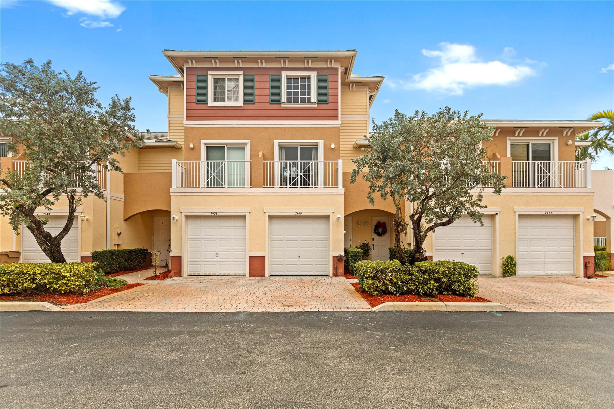 Foto de propiedad en 7440 Willow Grove Place, Davie, FL 33314 Davie con MLS# 