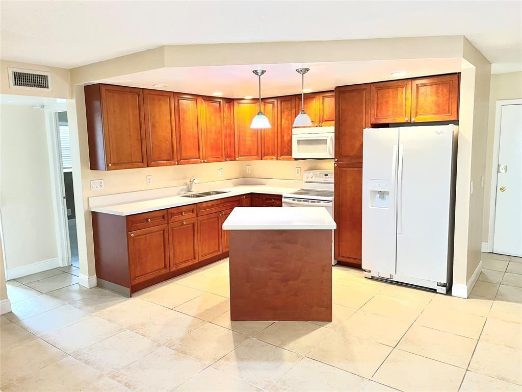 Foto de propiedad en 4425 Treehouse Lane A, Tamarac, FL 33319 Tamarac con MLS# 