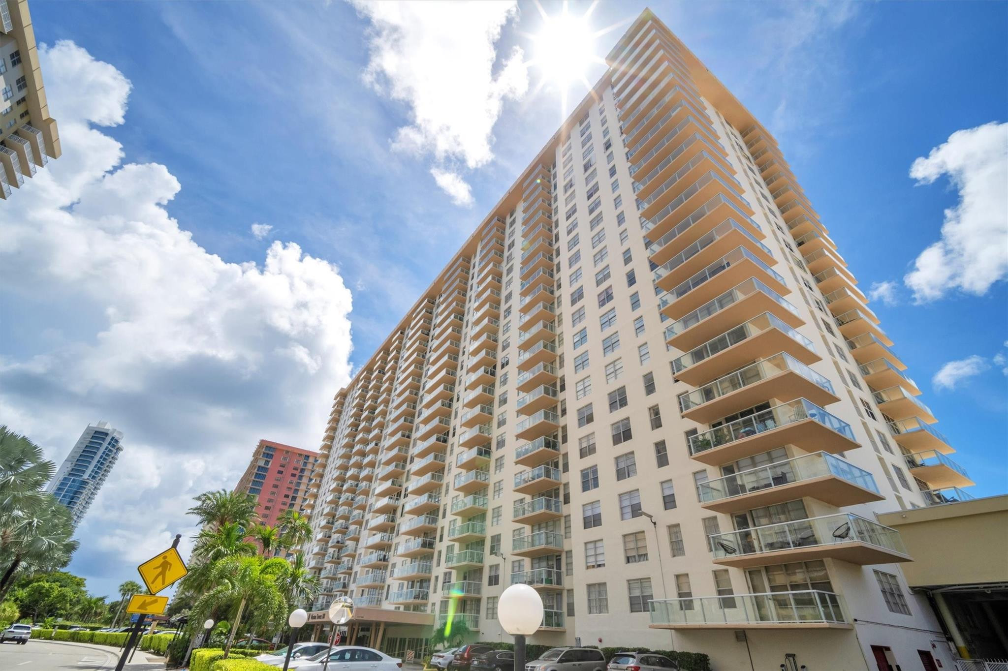 Foto de propiedad en 230 174th Street 814, Sunny Isles Beach, FL 33160 Sunny Isles Beach con MLS# 