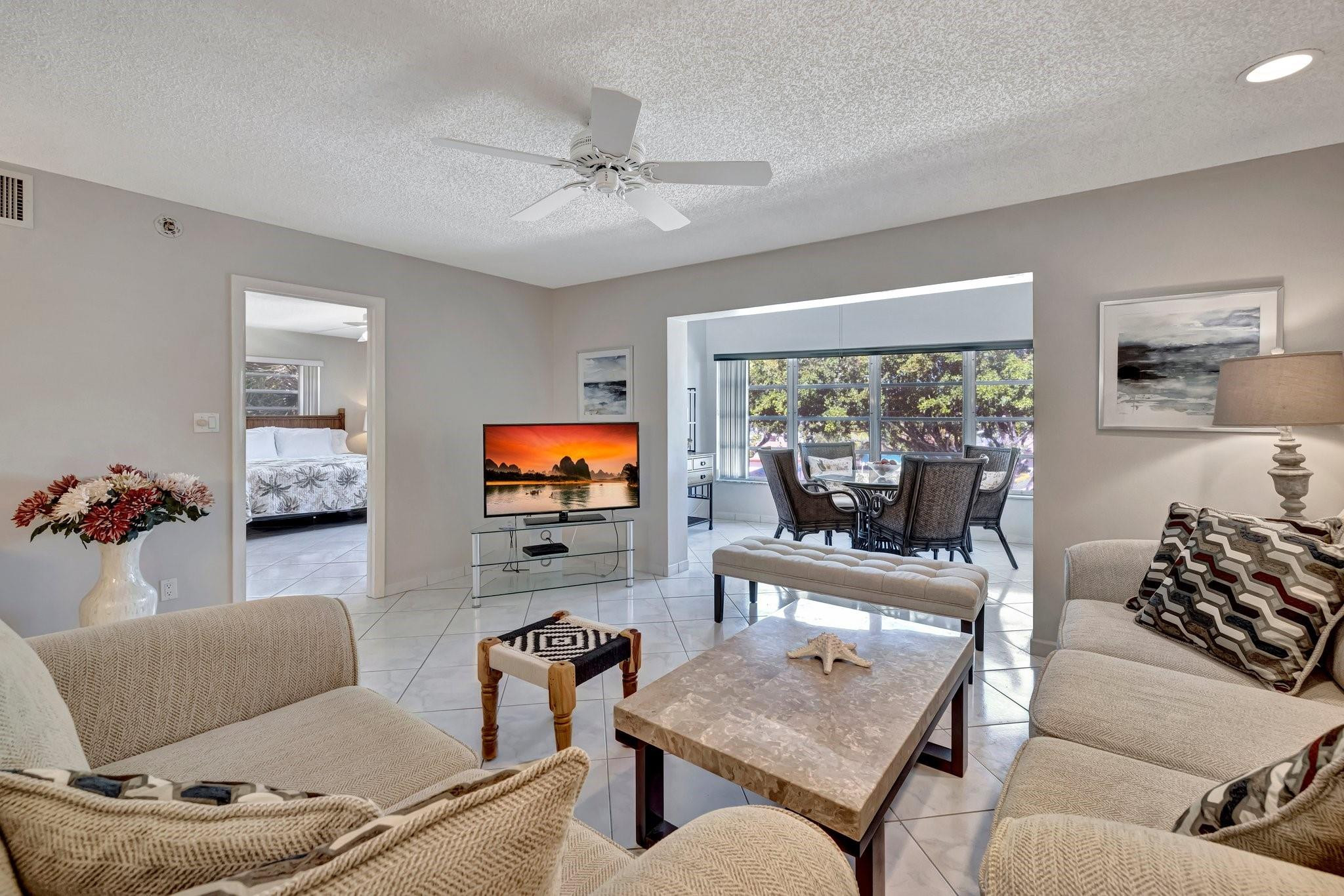 Foto de propiedad en 4270 NW 40th Street 302, Lauderdale Lakes, FL 33319 Lauderdale Lakes con MLS# 