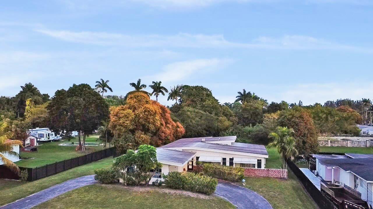 Foto de propiedad en 13945 N Miami Avenue, Miami, FL 33168 Miami con MLS# 