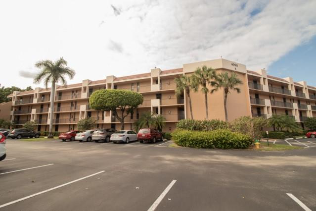 Foto de propiedad en 6007 CORAL LAKE Drive 107, Margate, FL 33063 Margate con MLS# 