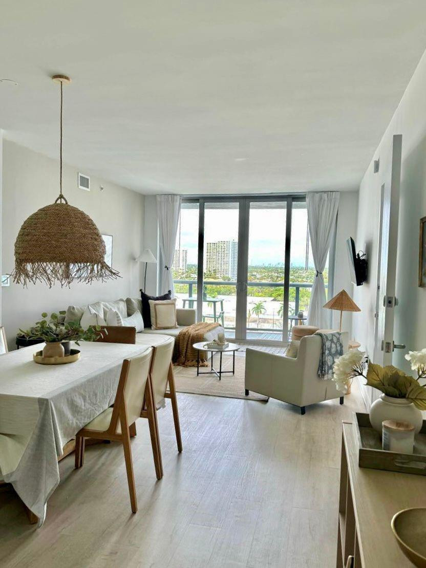 Foto de propiedad en 2602 E Hallandale Beach Boulevard R1010, Hallandale Beach, FL 33009 Hallandale Beach con MLS# 
