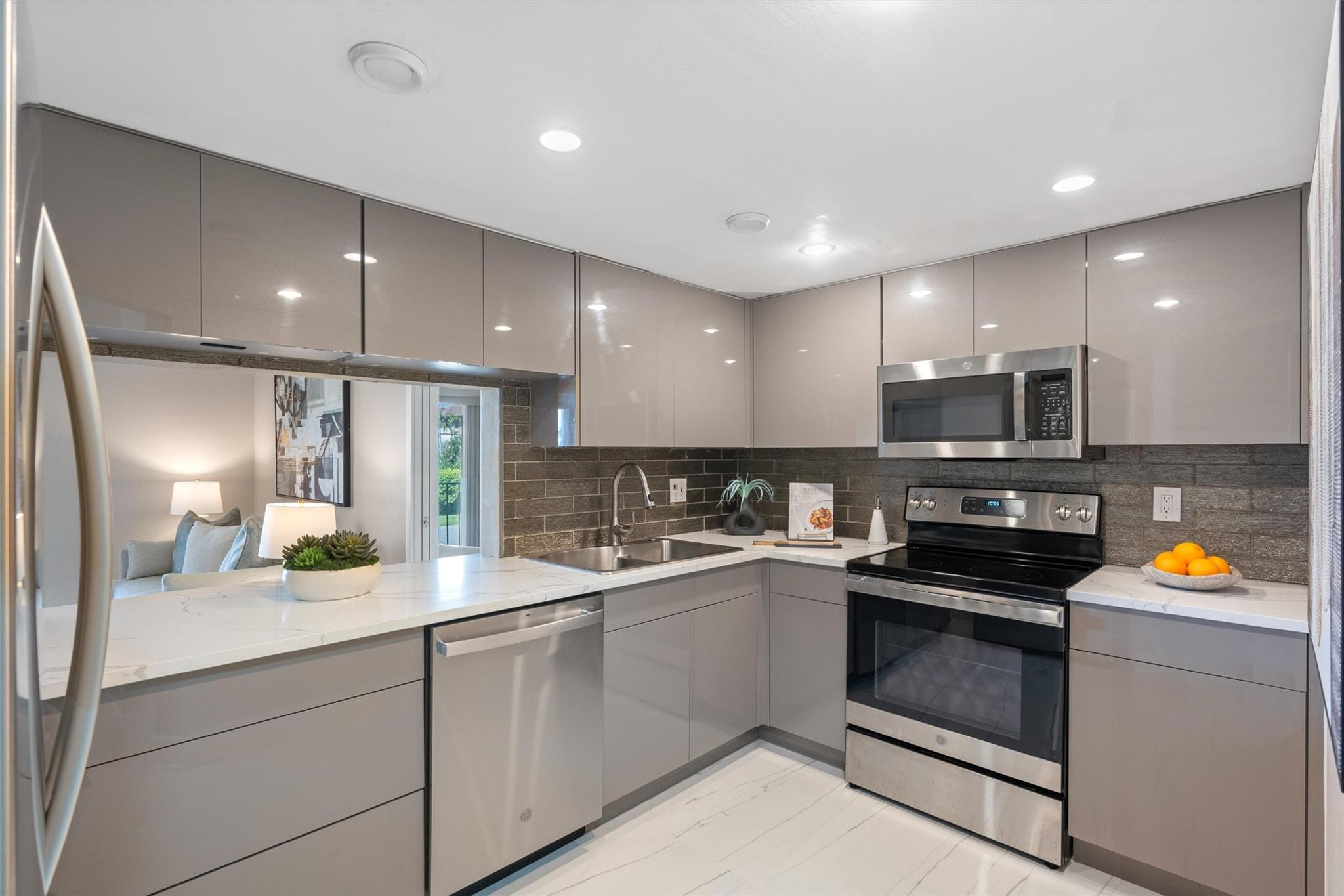 Foto de propiedad en 4013 N Ocean Drive 107, Lauderdale-By-The-Sea, FL 33308 Lauderdale-By-The-Sea con MLS# 