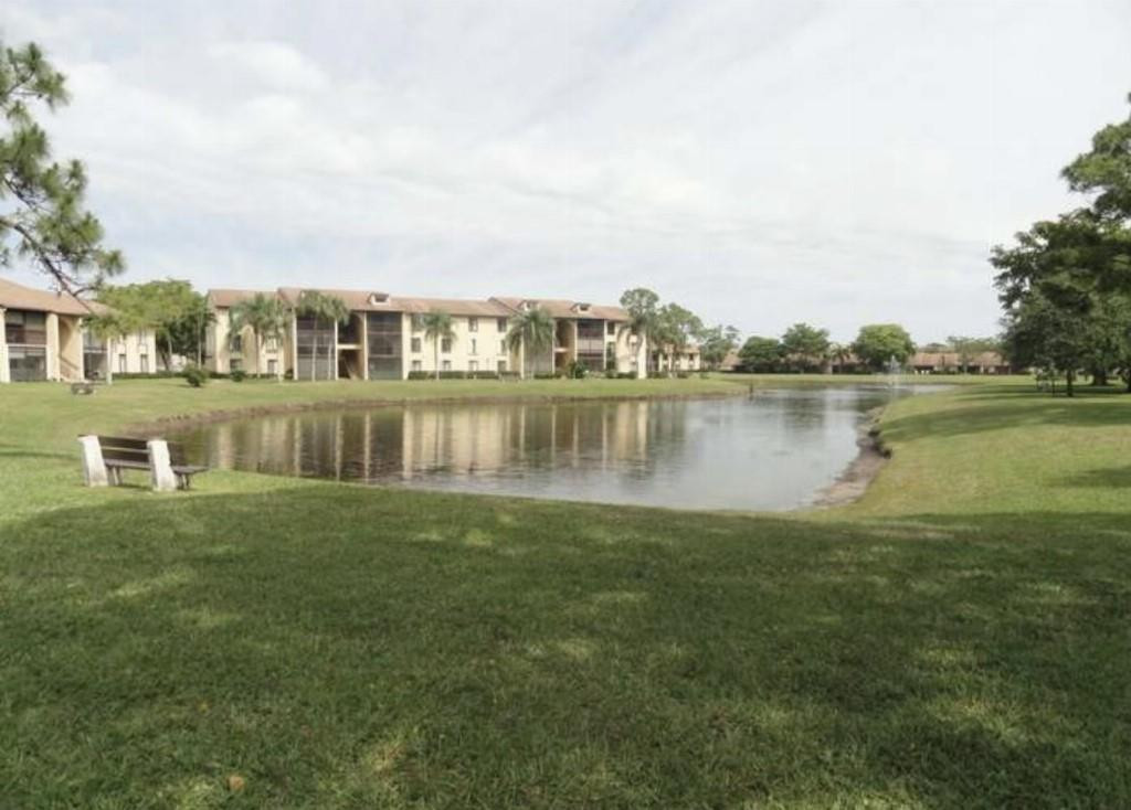 Foto de propiedad en 814 Sky Pine Way G-2, Greenacres, FL 33415 Greenacres con MLS# 
