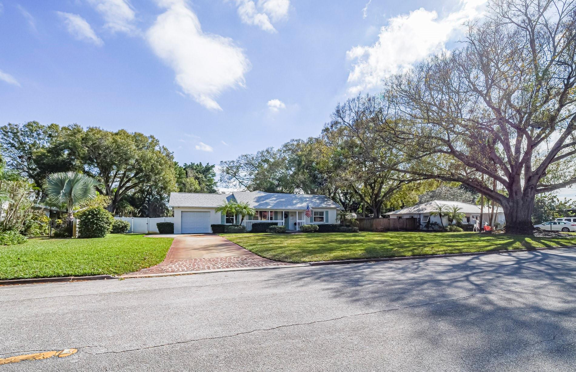 Foto de propiedad en 2180 Seville Avenue, Vero Beach, FL 32960 Vero Beach con MLS# 