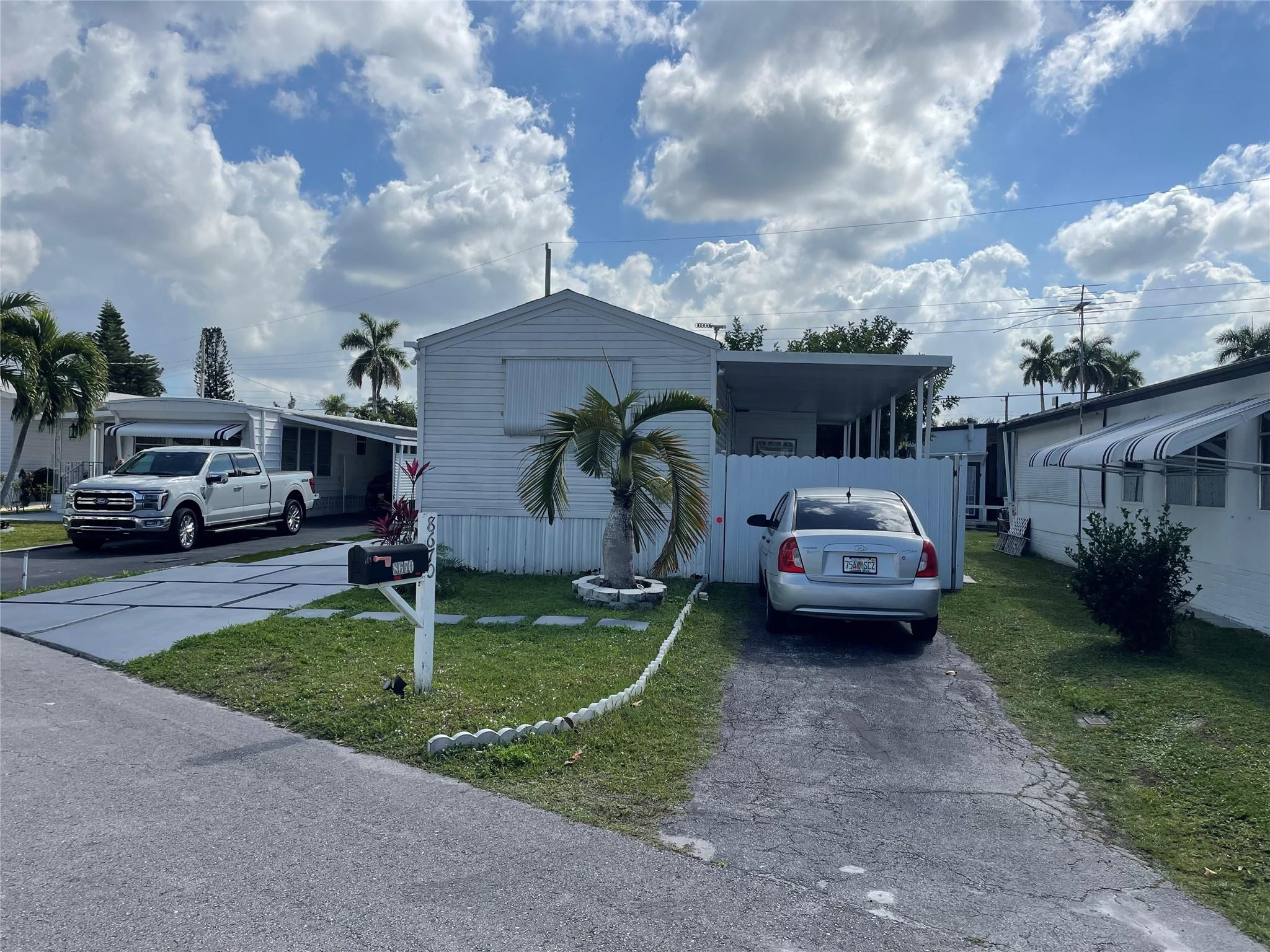 Foto de propiedad en 8670 SW 18th Court, Davie, FL 33324 Davie con MLS# 